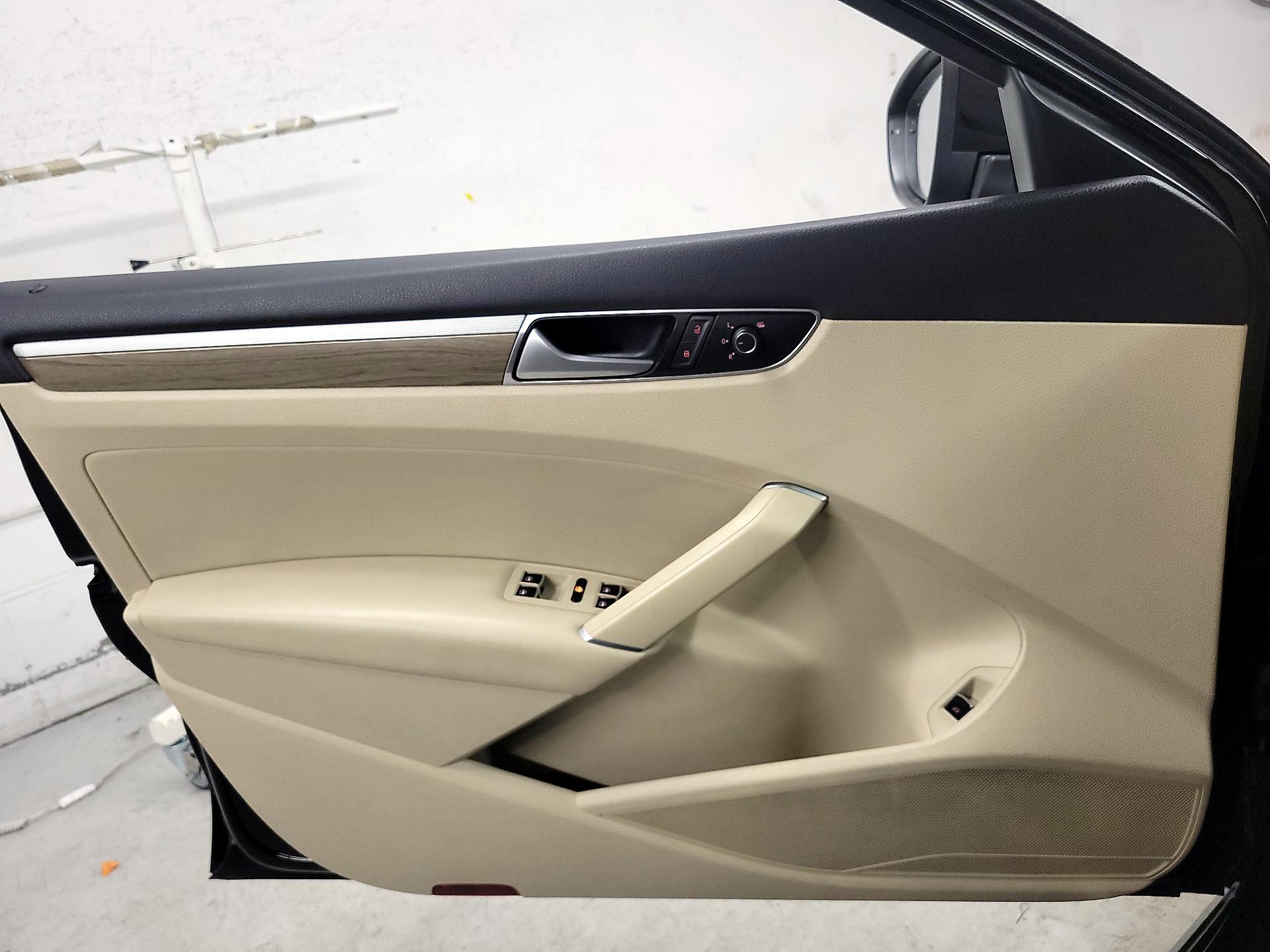 Thumbnail: 2016 Volkswagen Passat - 12