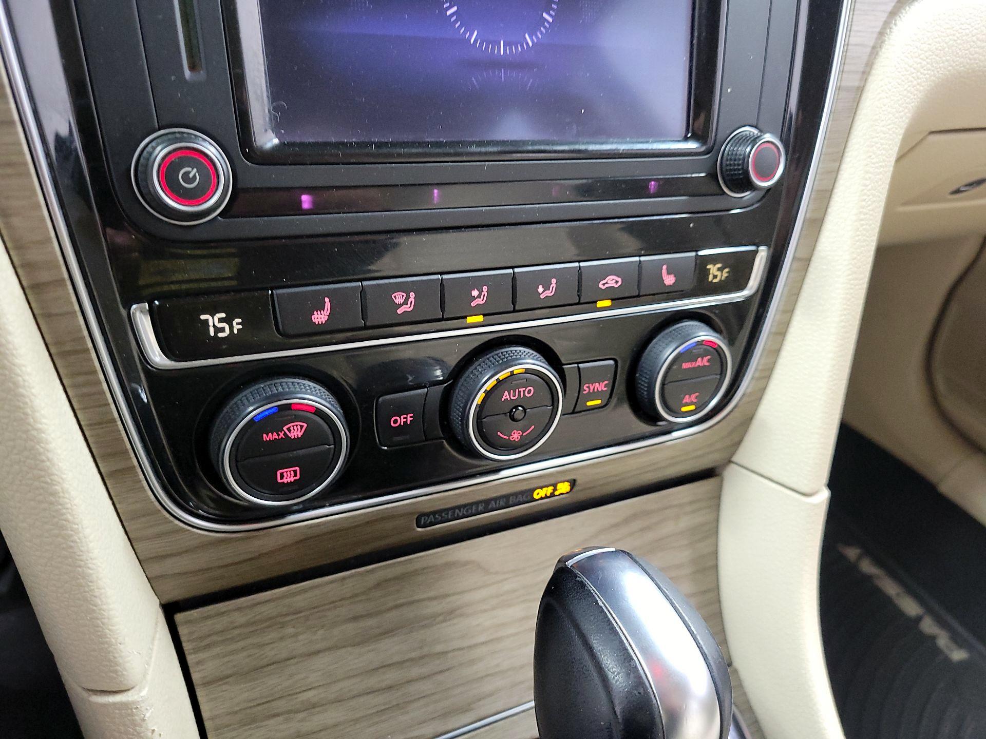 Thumbnail: 2016 Volkswagen Passat - 15