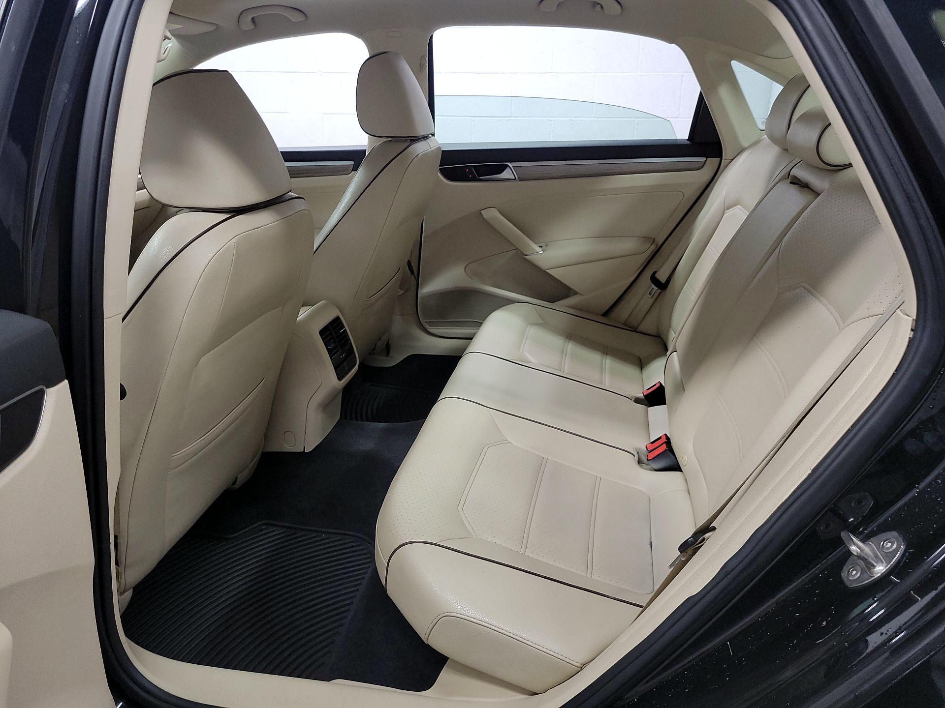 Thumbnail: 2016 Volkswagen Passat - 17