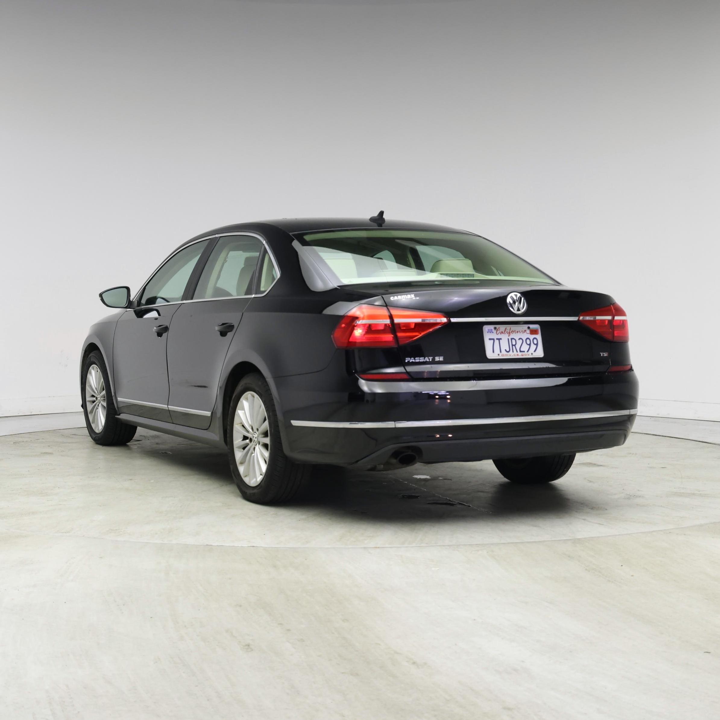 Thumbnail: 2016 Volkswagen Passat - 2