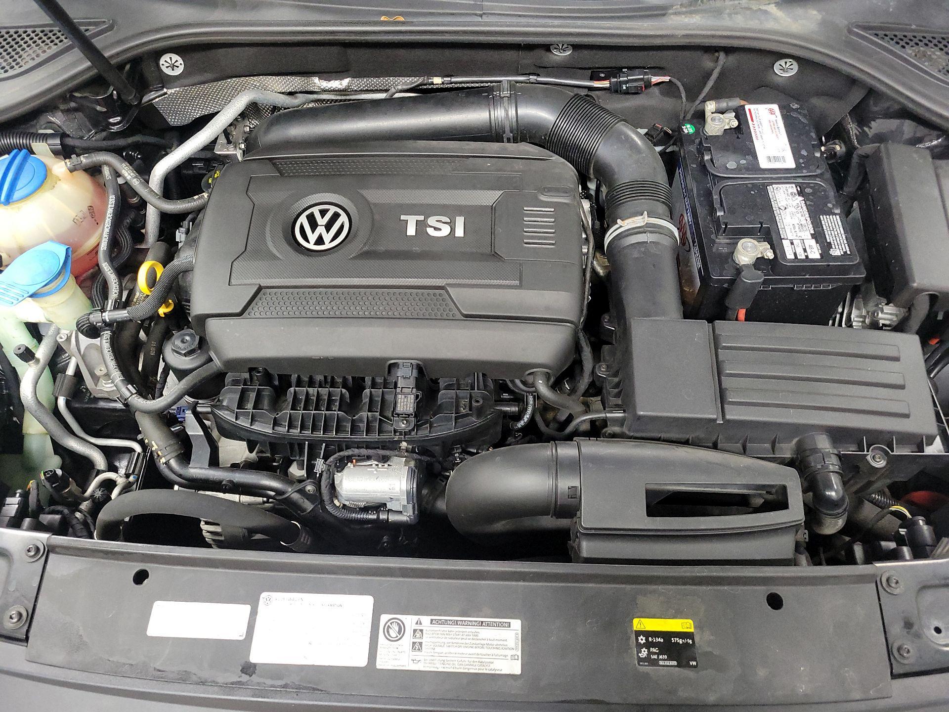 Thumbnail: 2016 Volkswagen Passat - 19