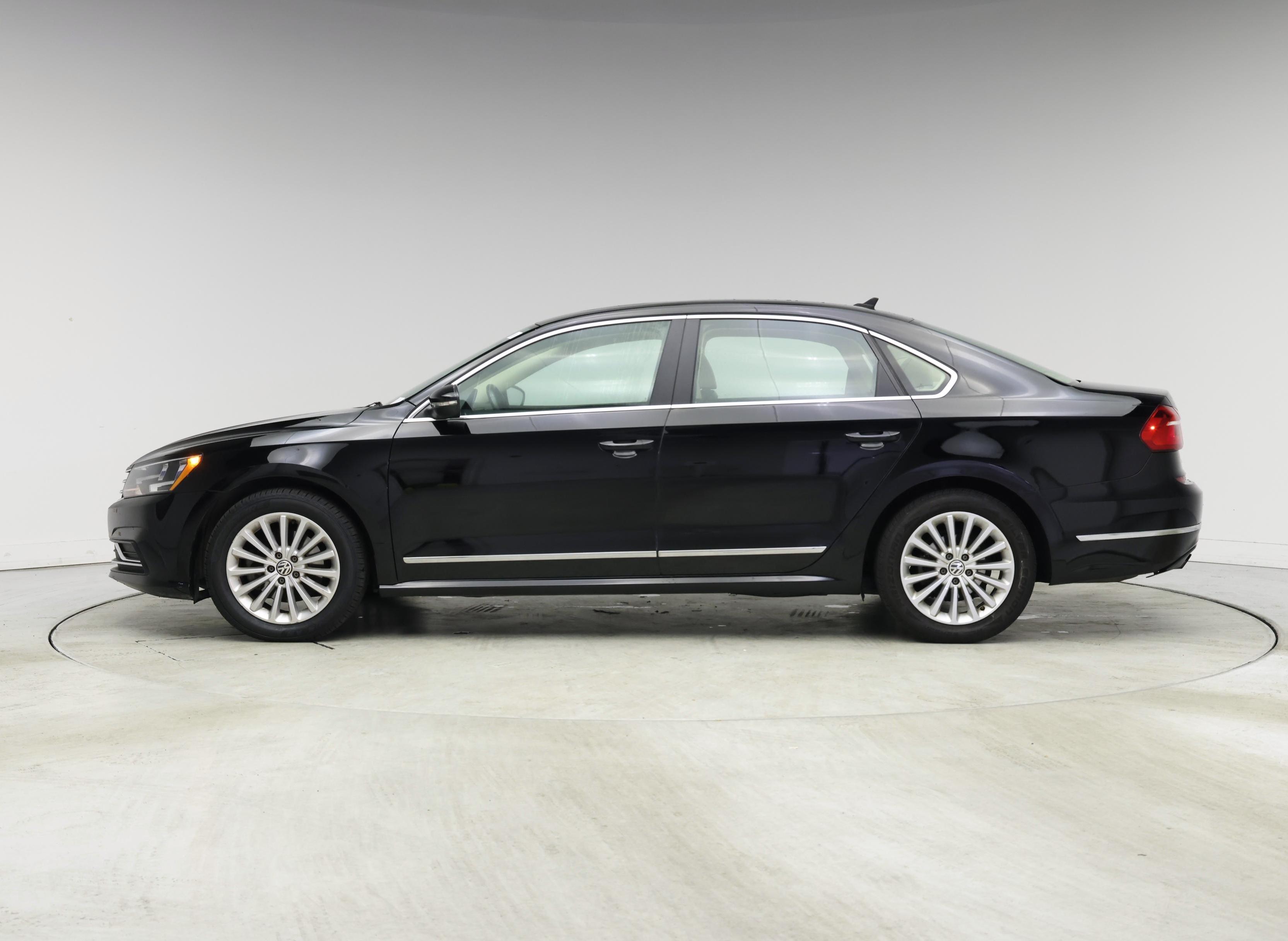 Thumbnail: 2016 Volkswagen Passat - 3