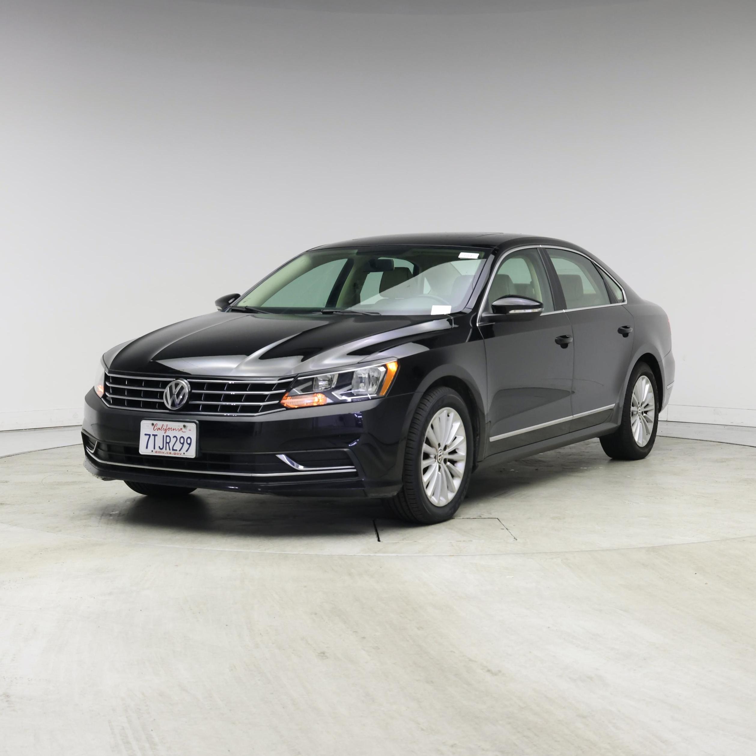 Thumbnail: 2016 Volkswagen Passat - 4