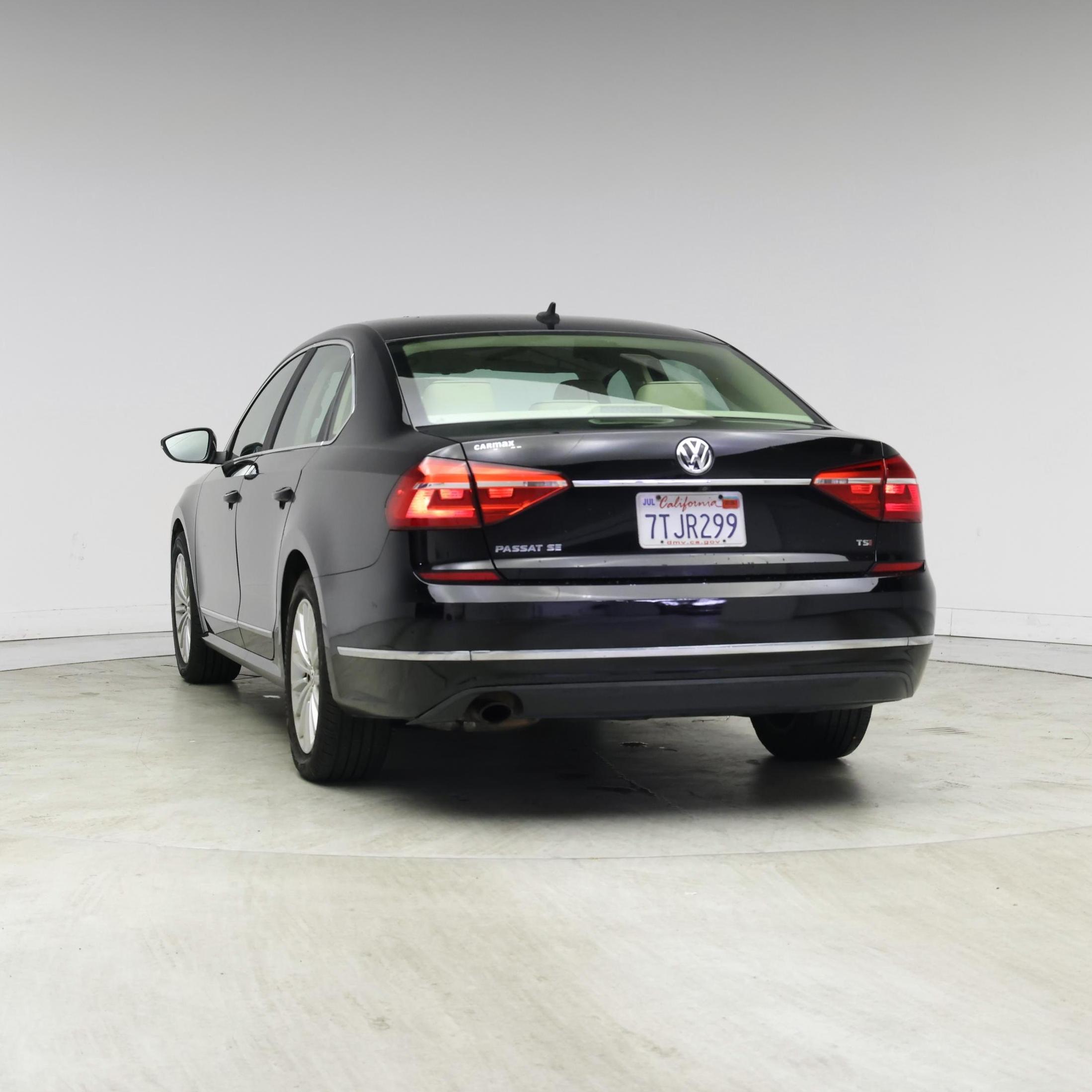 Thumbnail: 2016 Volkswagen Passat - 6