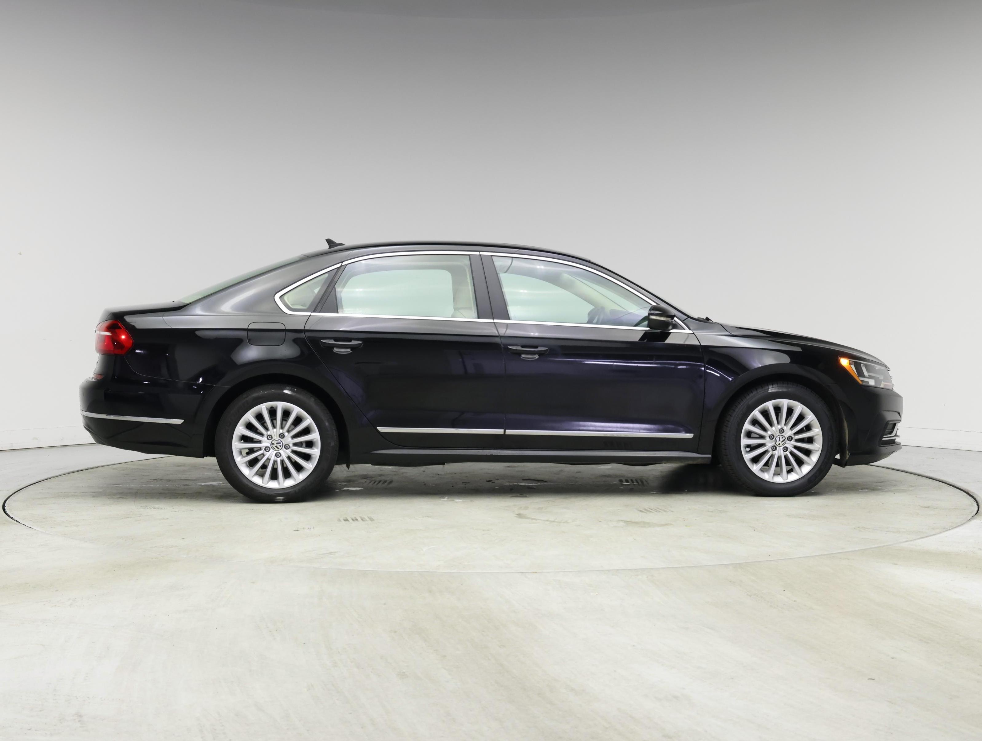 Thumbnail: 2016 Volkswagen Passat - 7
