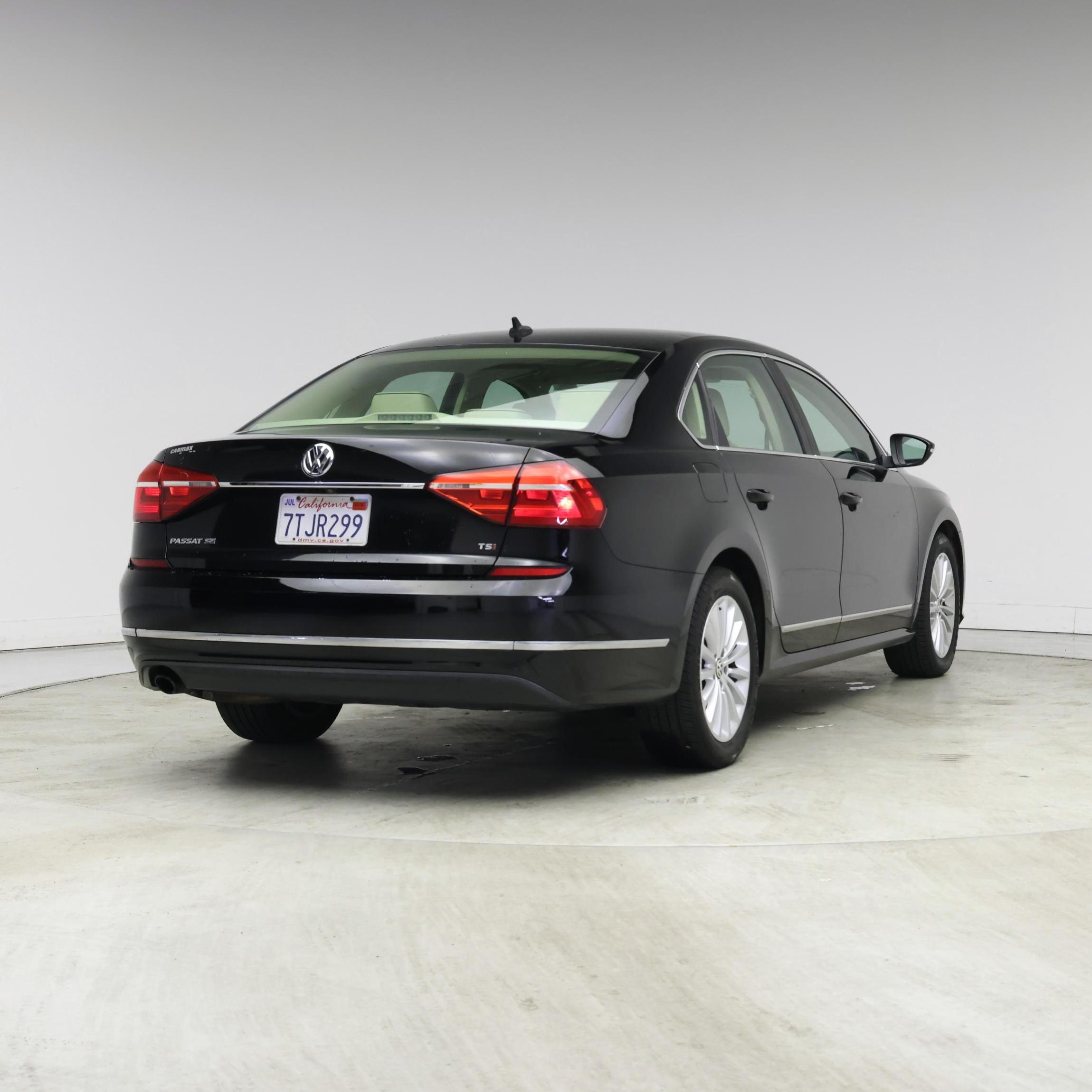 Thumbnail: 2016 Volkswagen Passat - 8