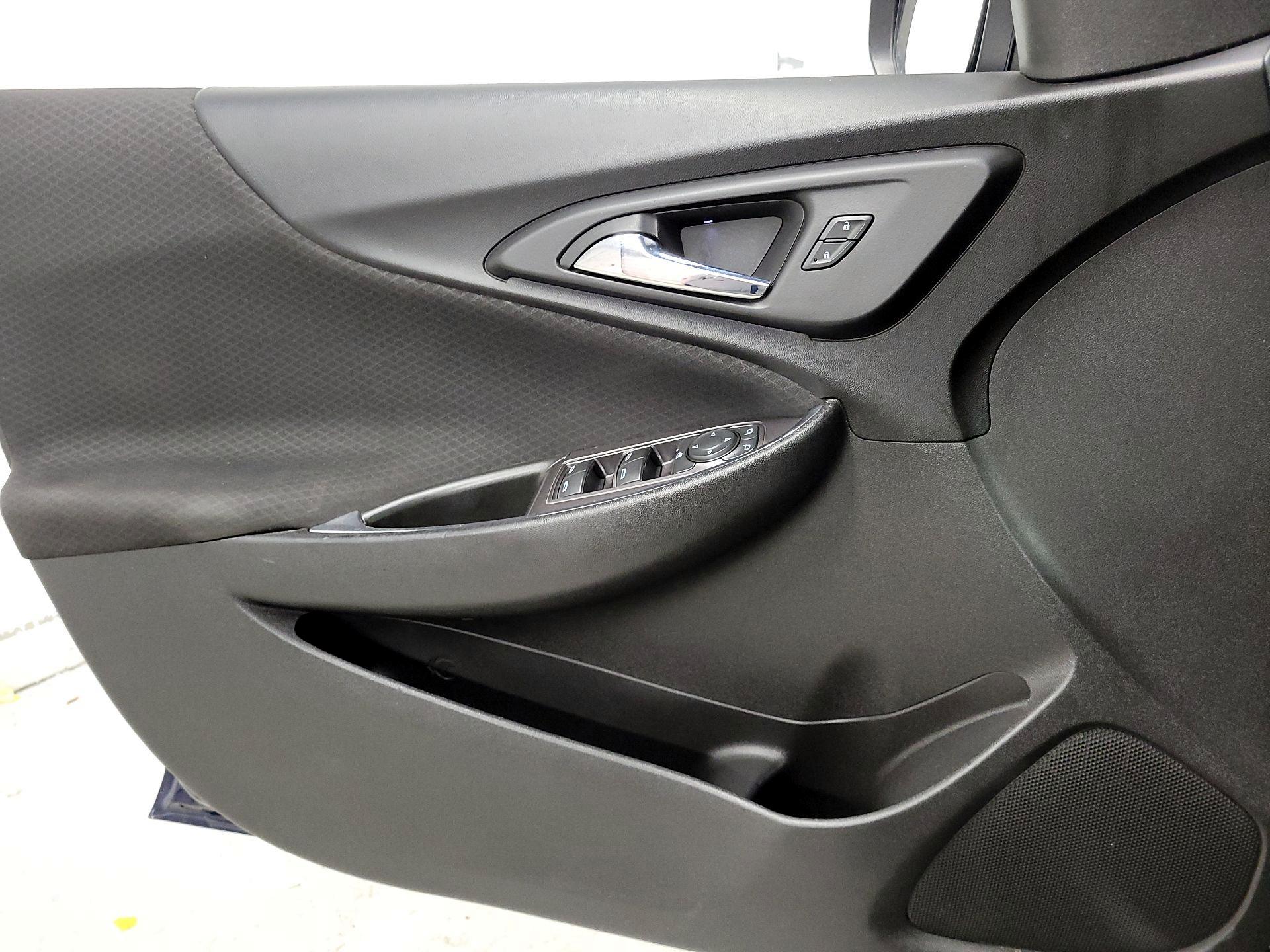 Thumbnail: 2018 Chevrolet Malibu - 12