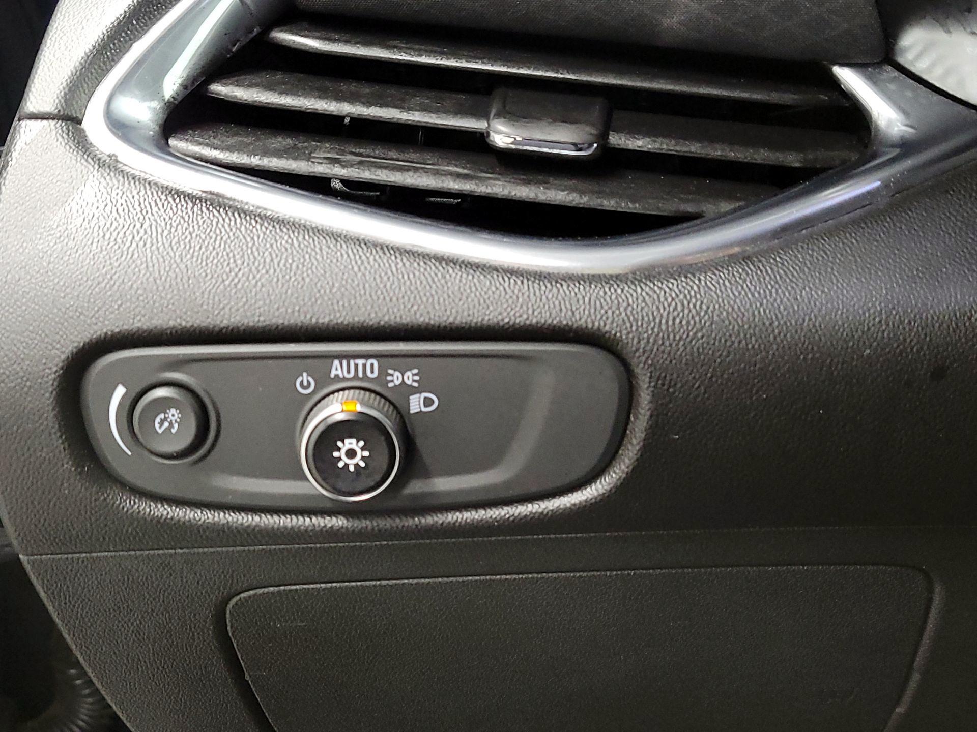 Thumbnail: 2018 Chevrolet Malibu - 13