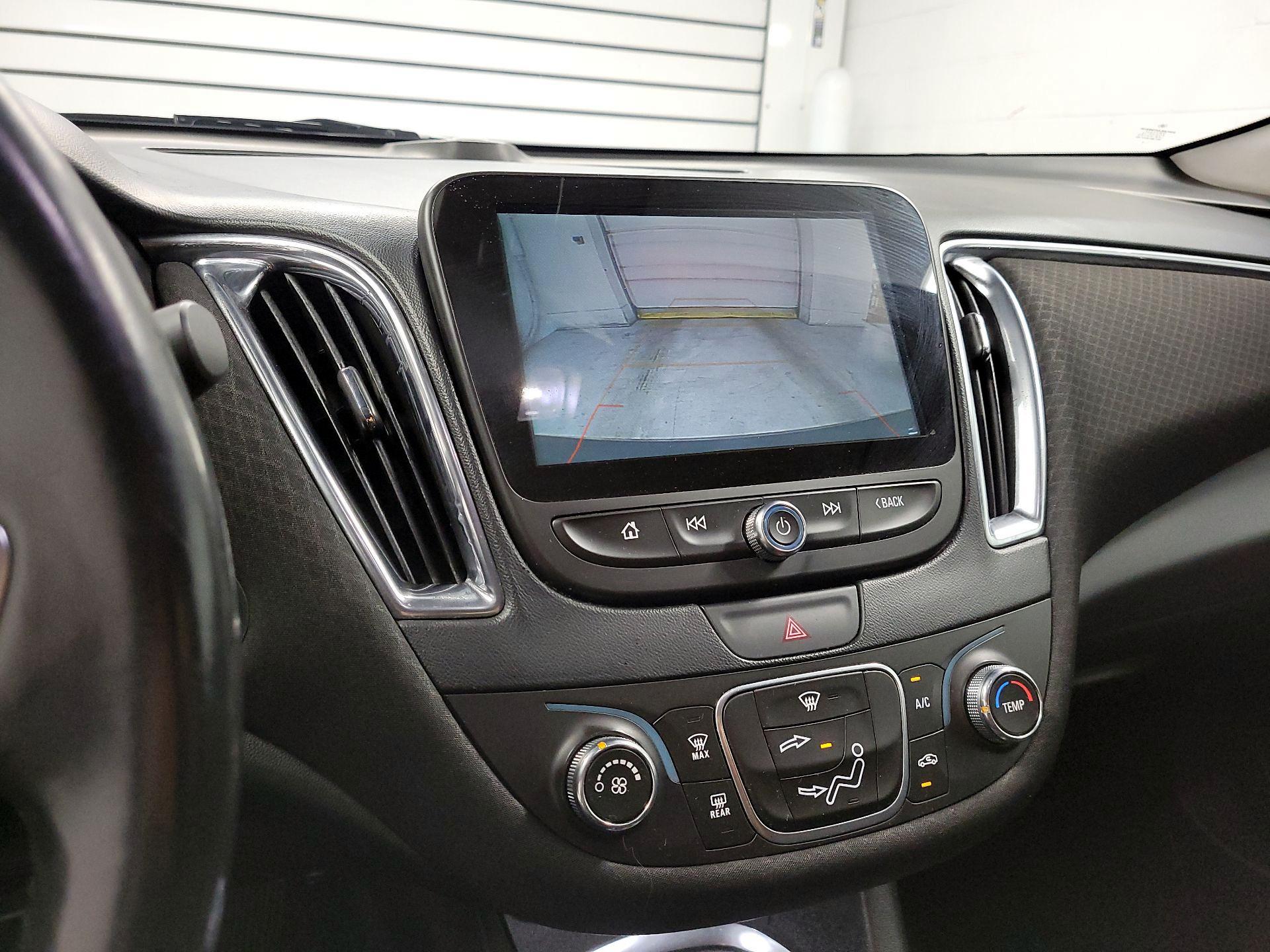 Thumbnail: 2018 Chevrolet Malibu - 14