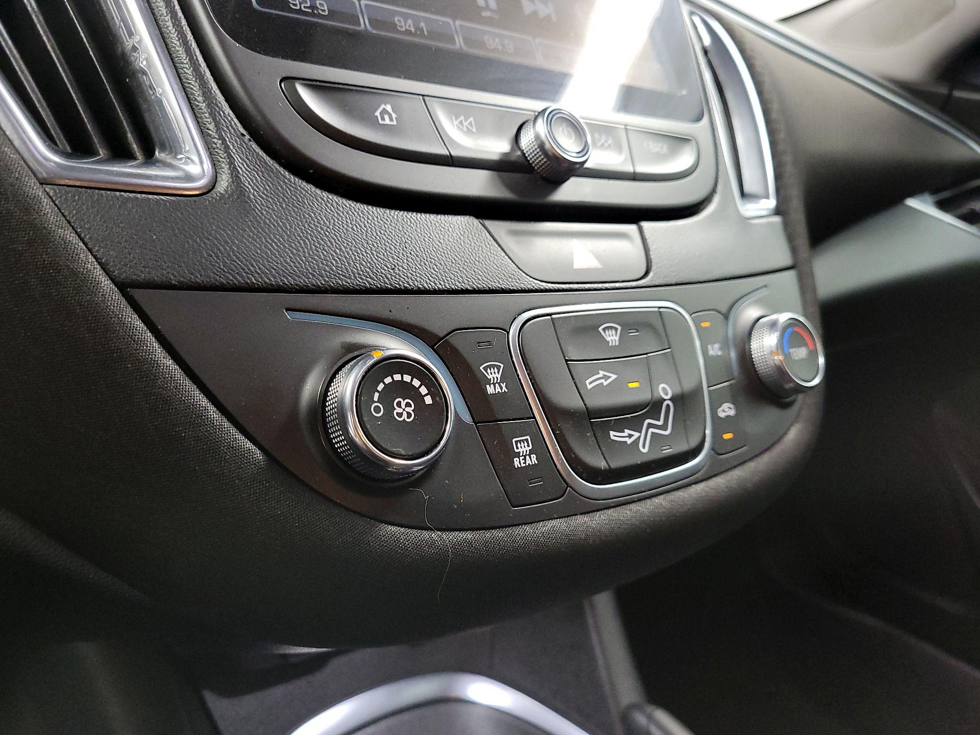 Thumbnail: 2018 Chevrolet Malibu - 16