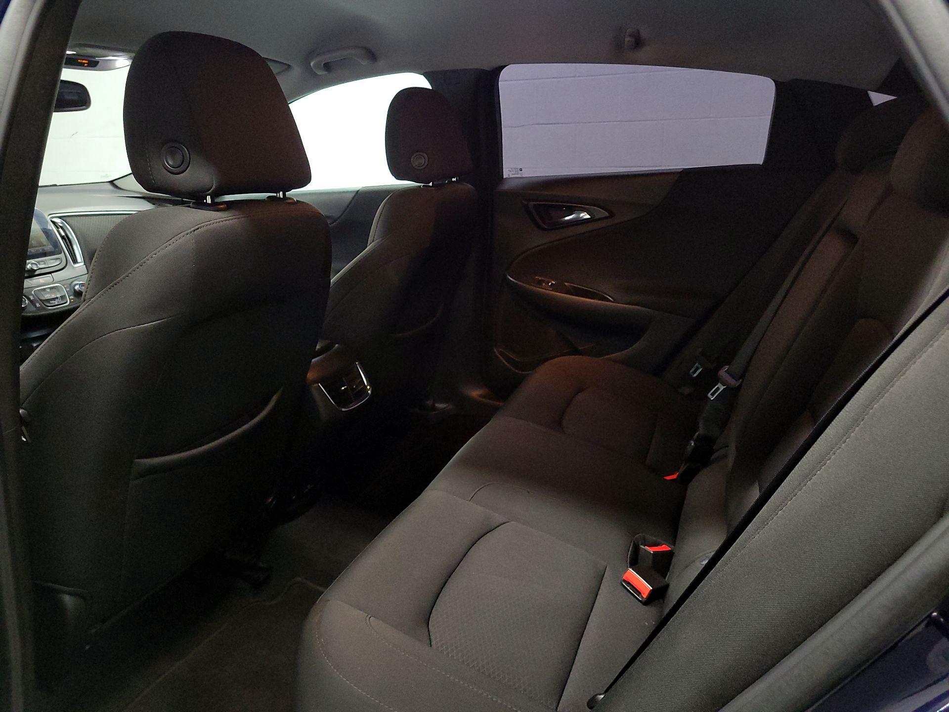 Thumbnail: 2018 Chevrolet Malibu - 18