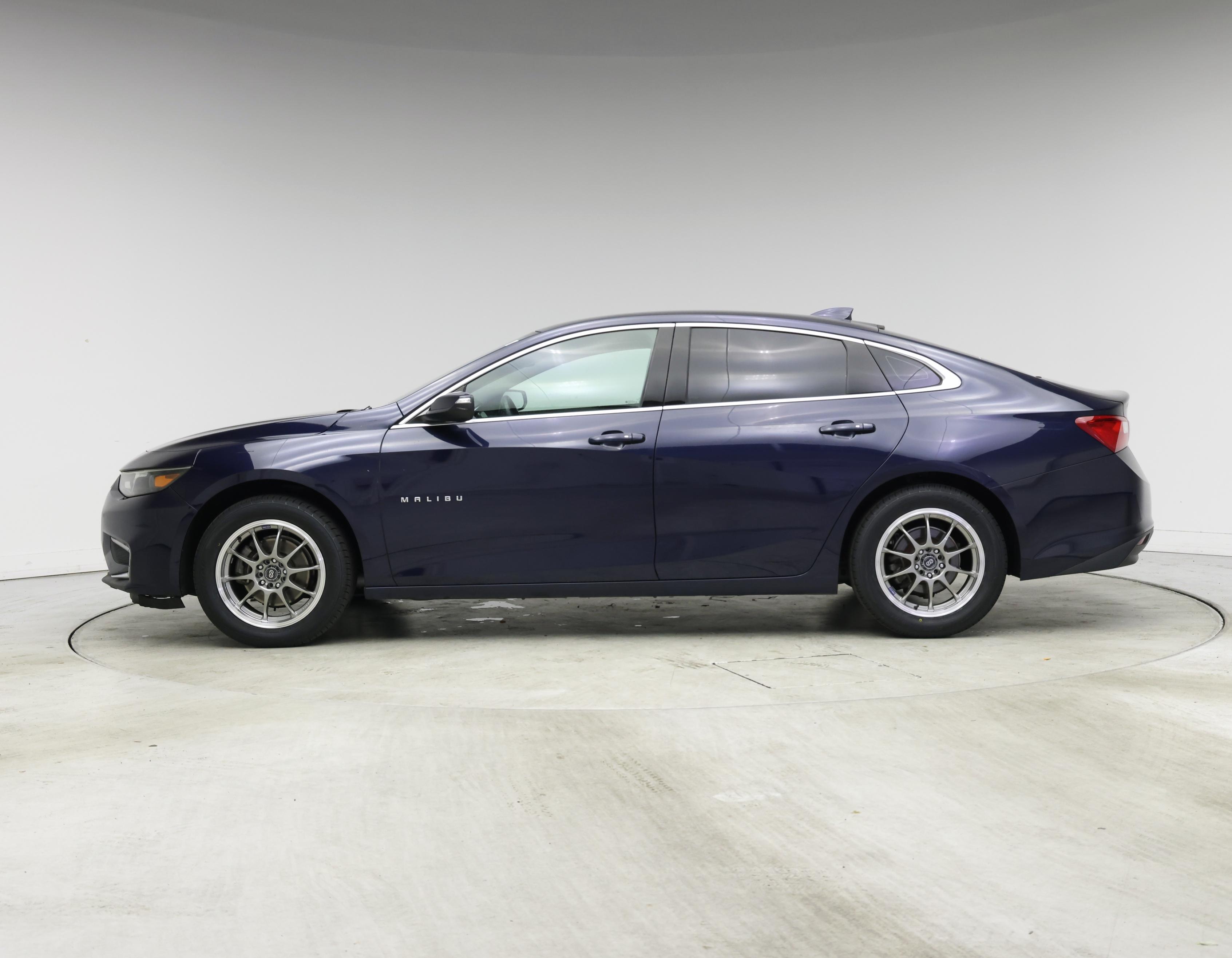 Thumbnail: 2018 Chevrolet Malibu - 3