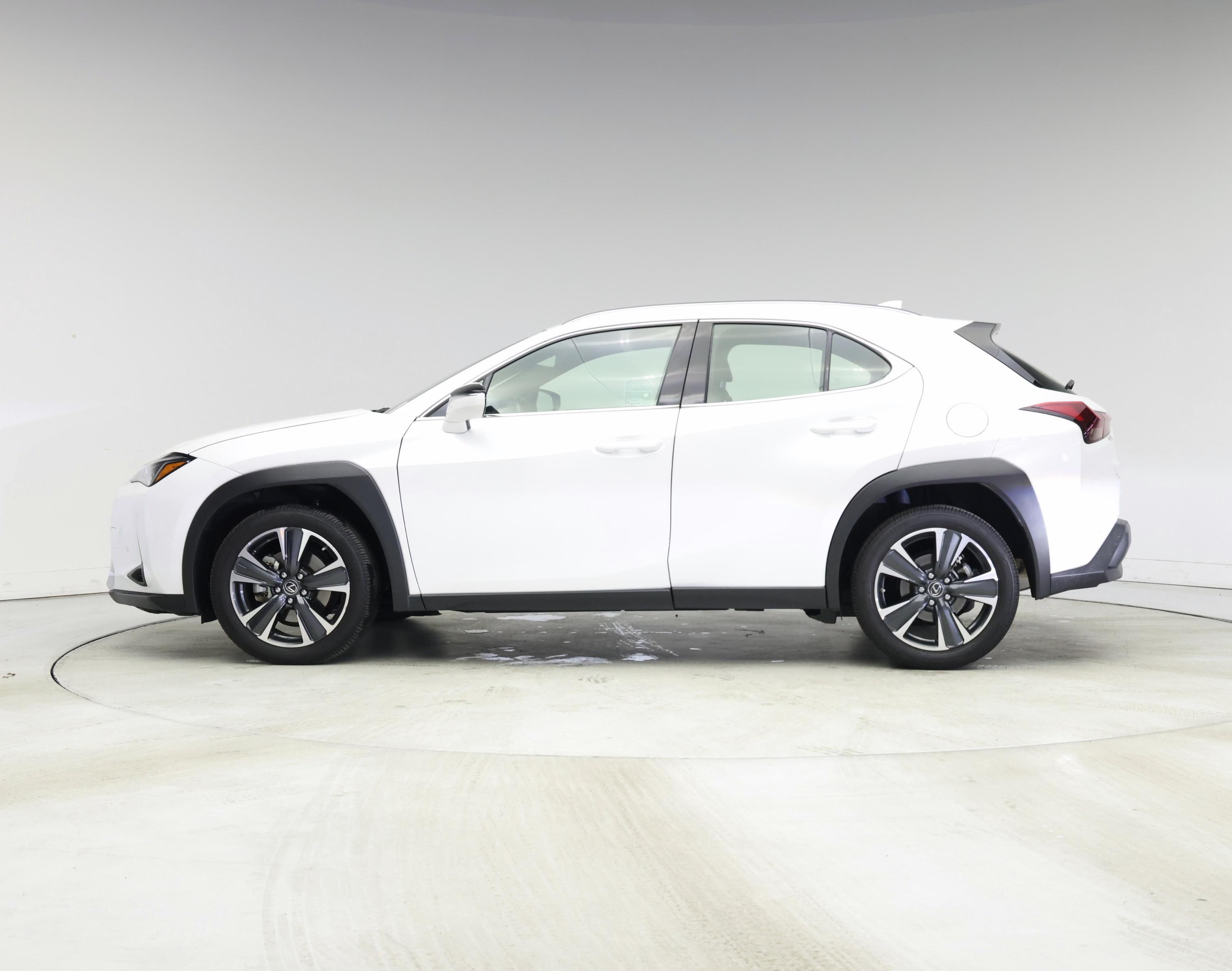 Thumbnail: 2024 Lexus UX - 3
