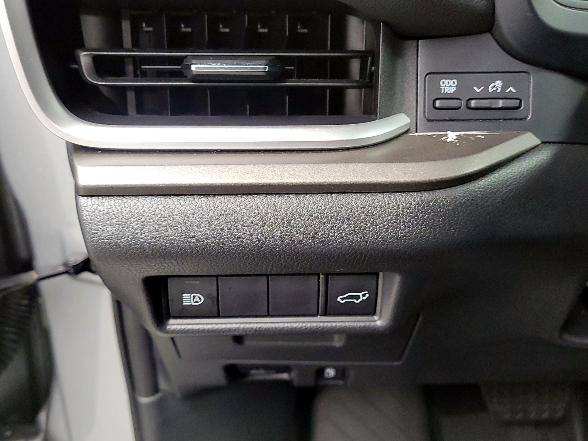 Thumbnail: 2024 Toyota Highlander - 13