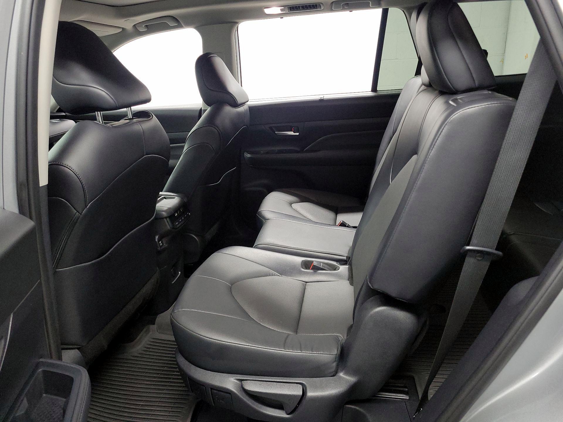 Thumbnail: 2024 Toyota Highlander - 18