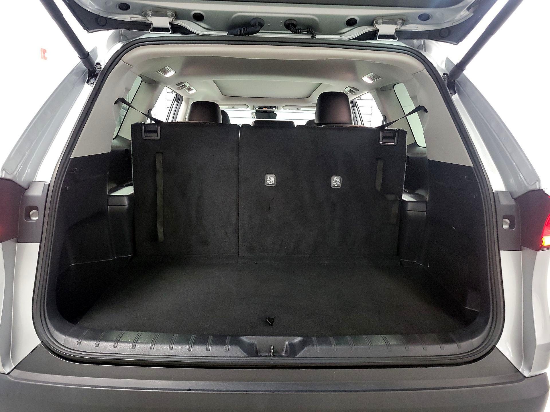 Thumbnail: 2024 Toyota Highlander - 19