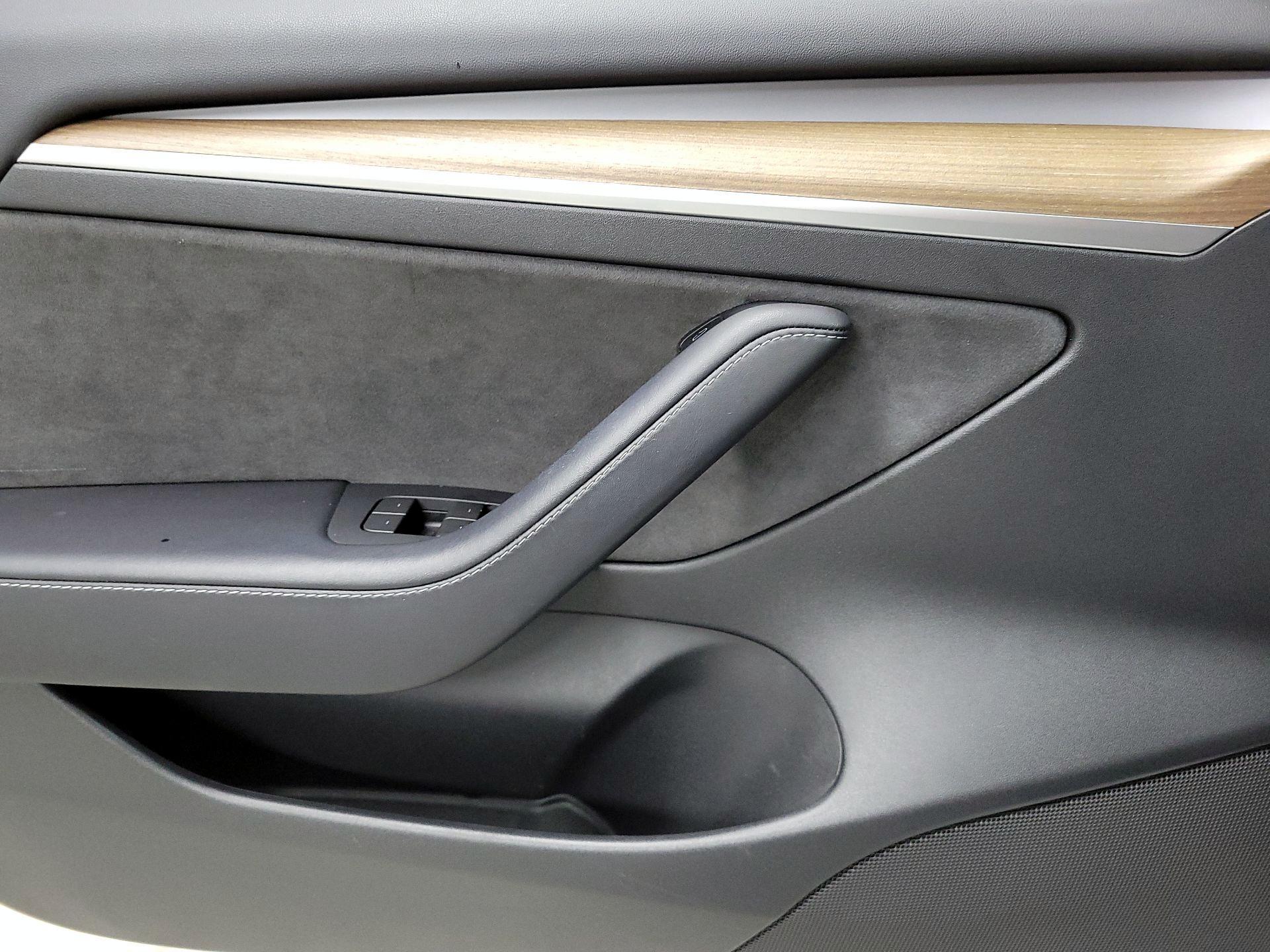 Thumbnail: 2023 Tesla Model 3 - 10