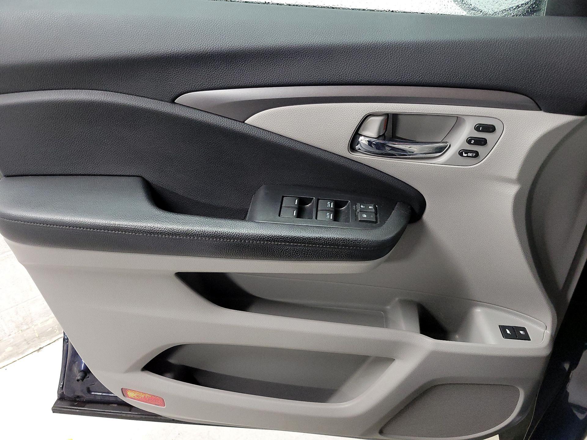 Thumbnail: 2019 Honda Pilot - 12