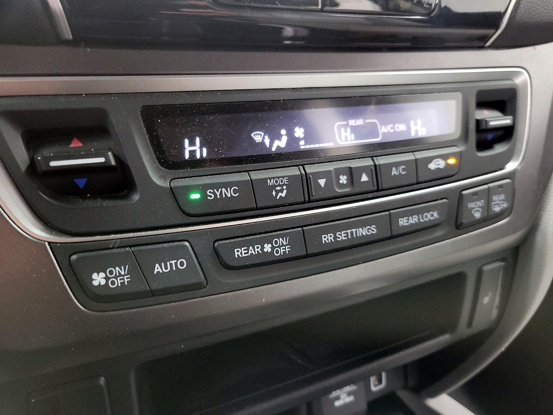 Thumbnail: 2019 Honda Pilot - 16