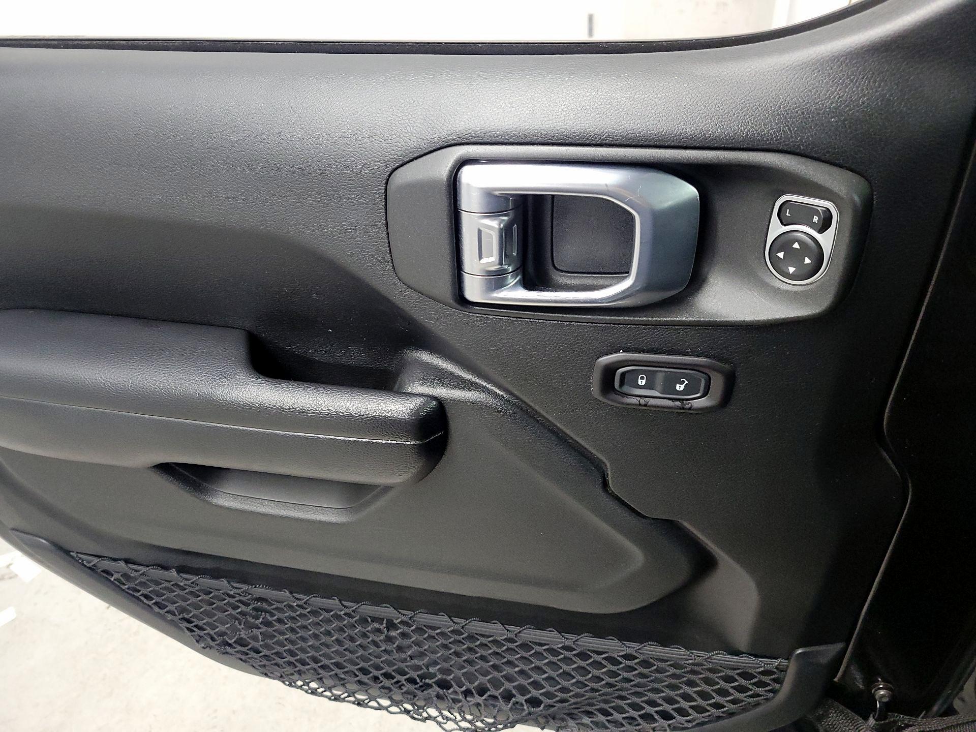 Thumbnail: 2018 Jeep Wrangler - 12