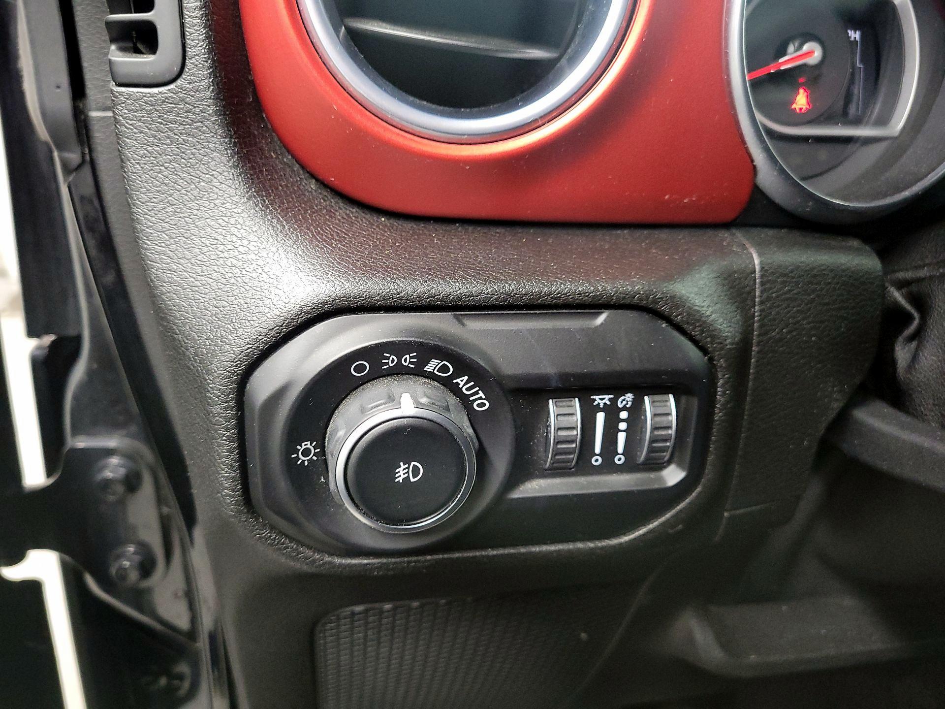 Thumbnail: 2018 Jeep Wrangler - 13