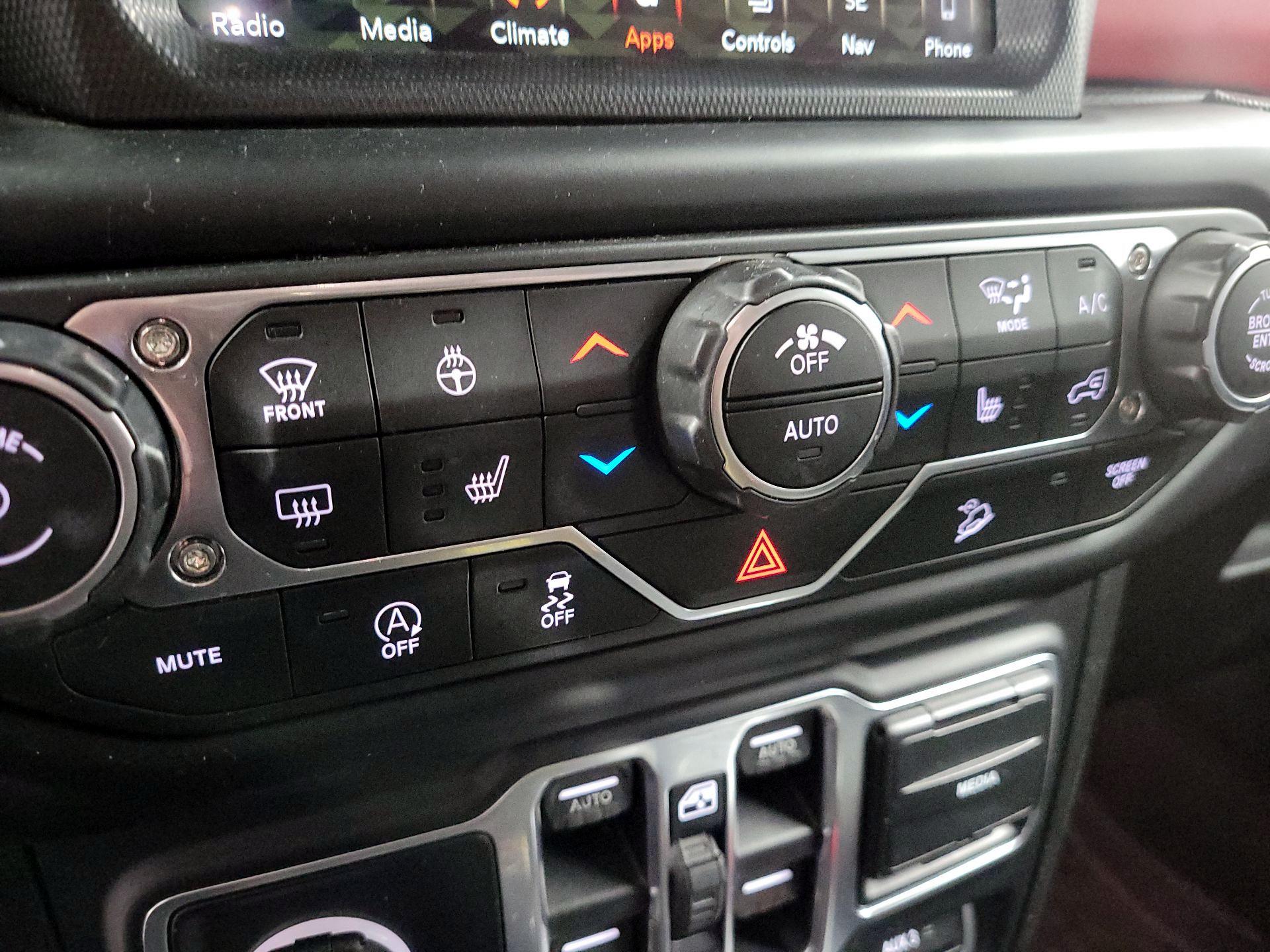 Thumbnail: 2018 Jeep Wrangler - 17