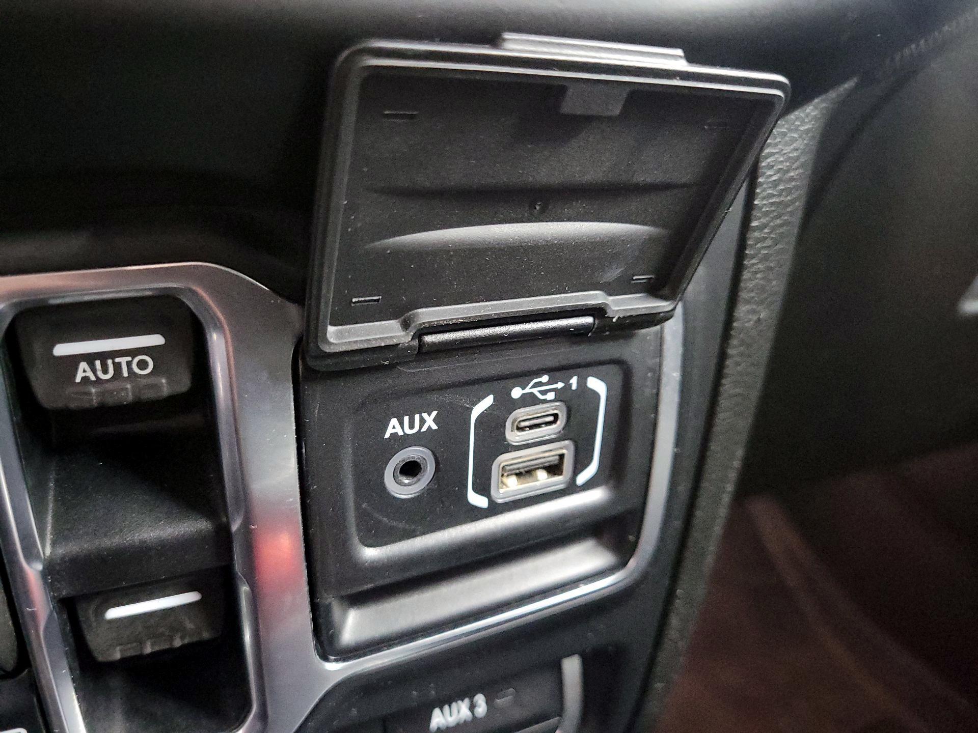 Thumbnail: 2018 Jeep Wrangler - 19