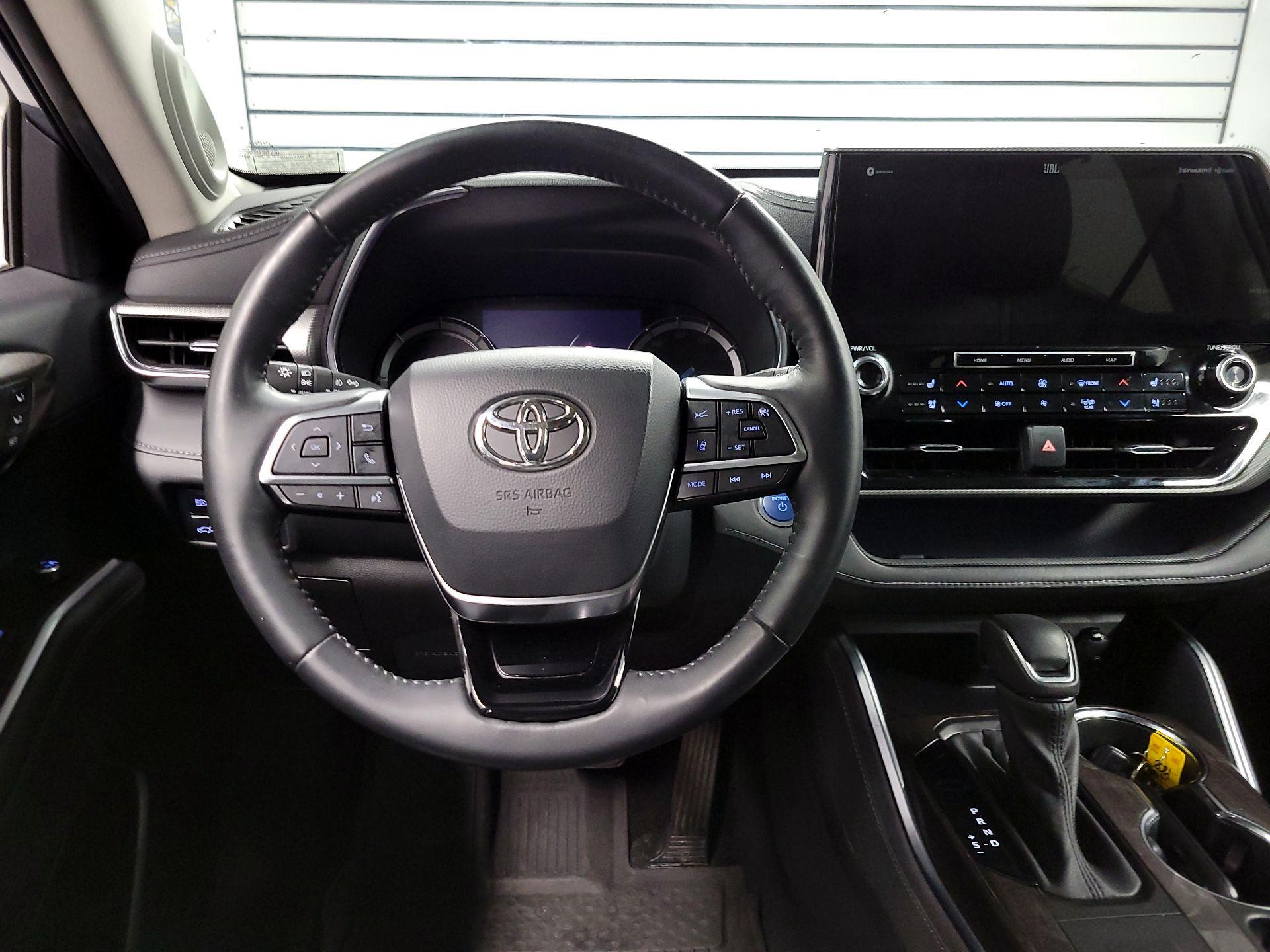 Thumbnail: 2021 Toyota Highlander - 10