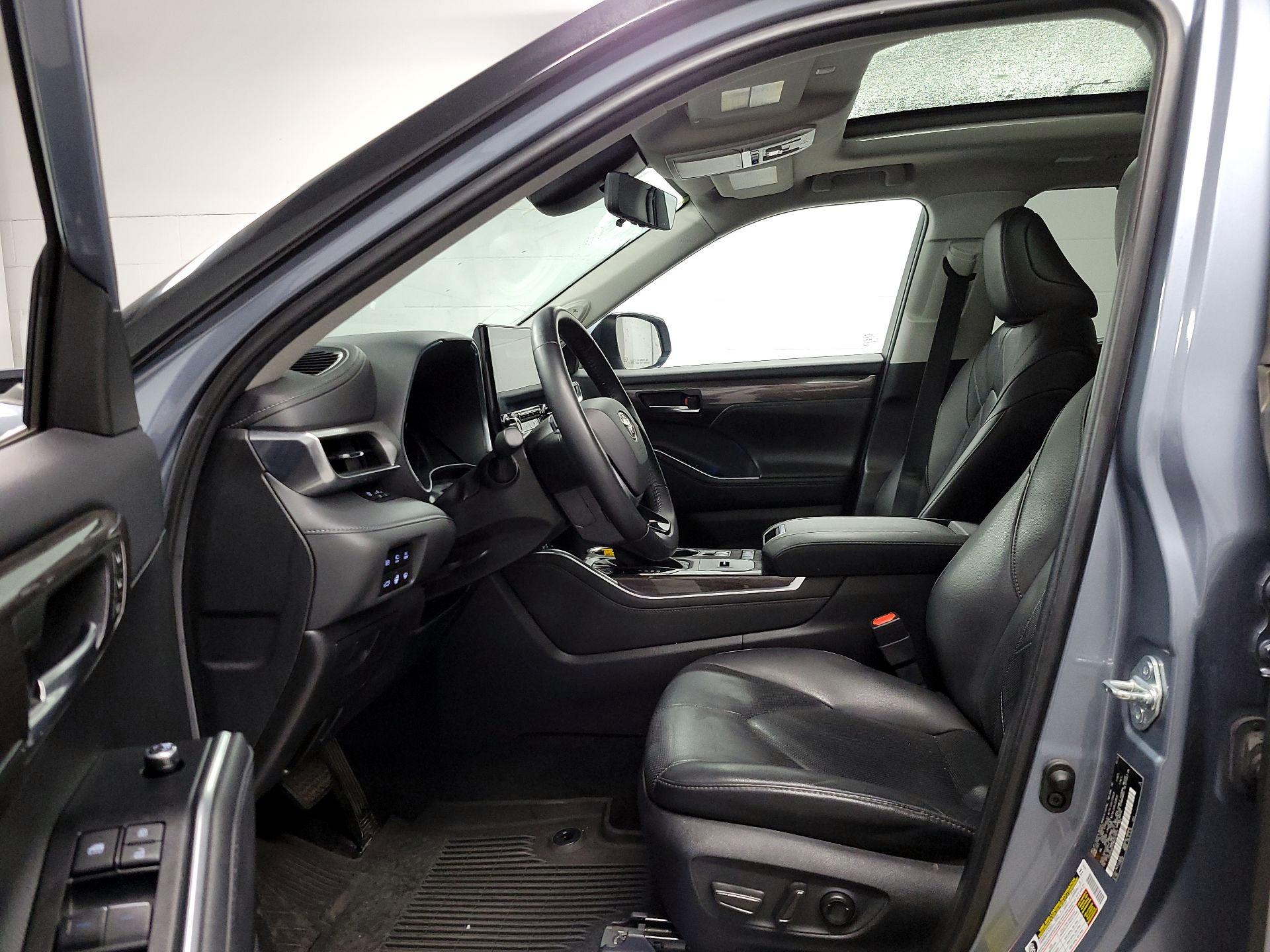 Thumbnail: 2021 Toyota Highlander - 11