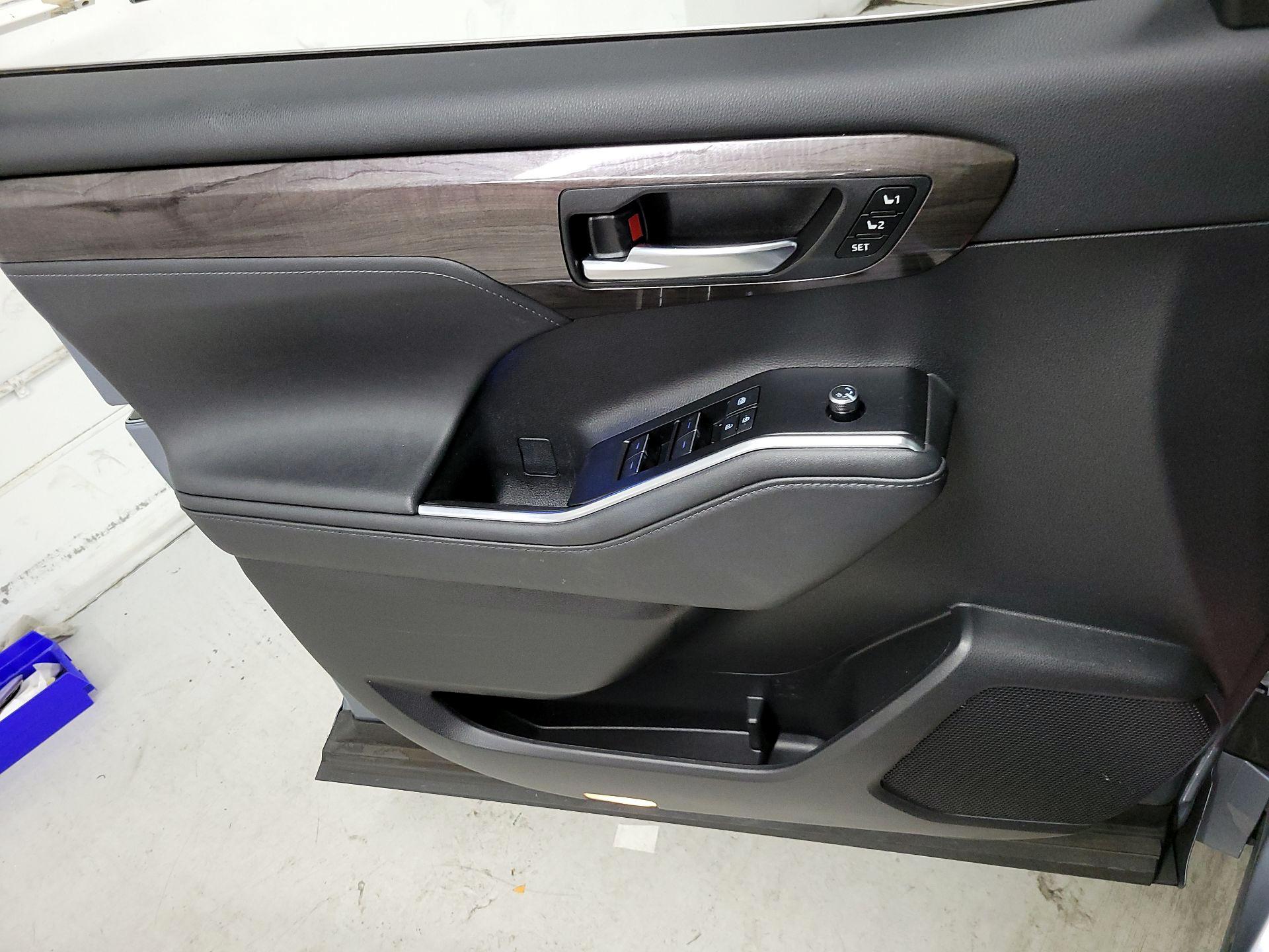 Thumbnail: 2021 Toyota Highlander - 12