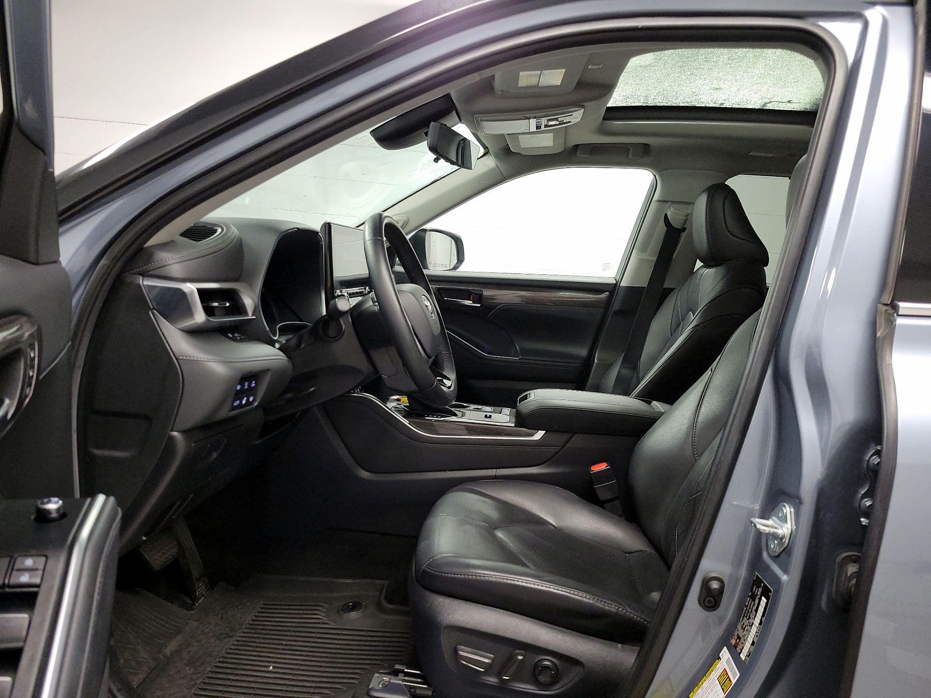 Thumbnail: 2021 Toyota Highlander - 19