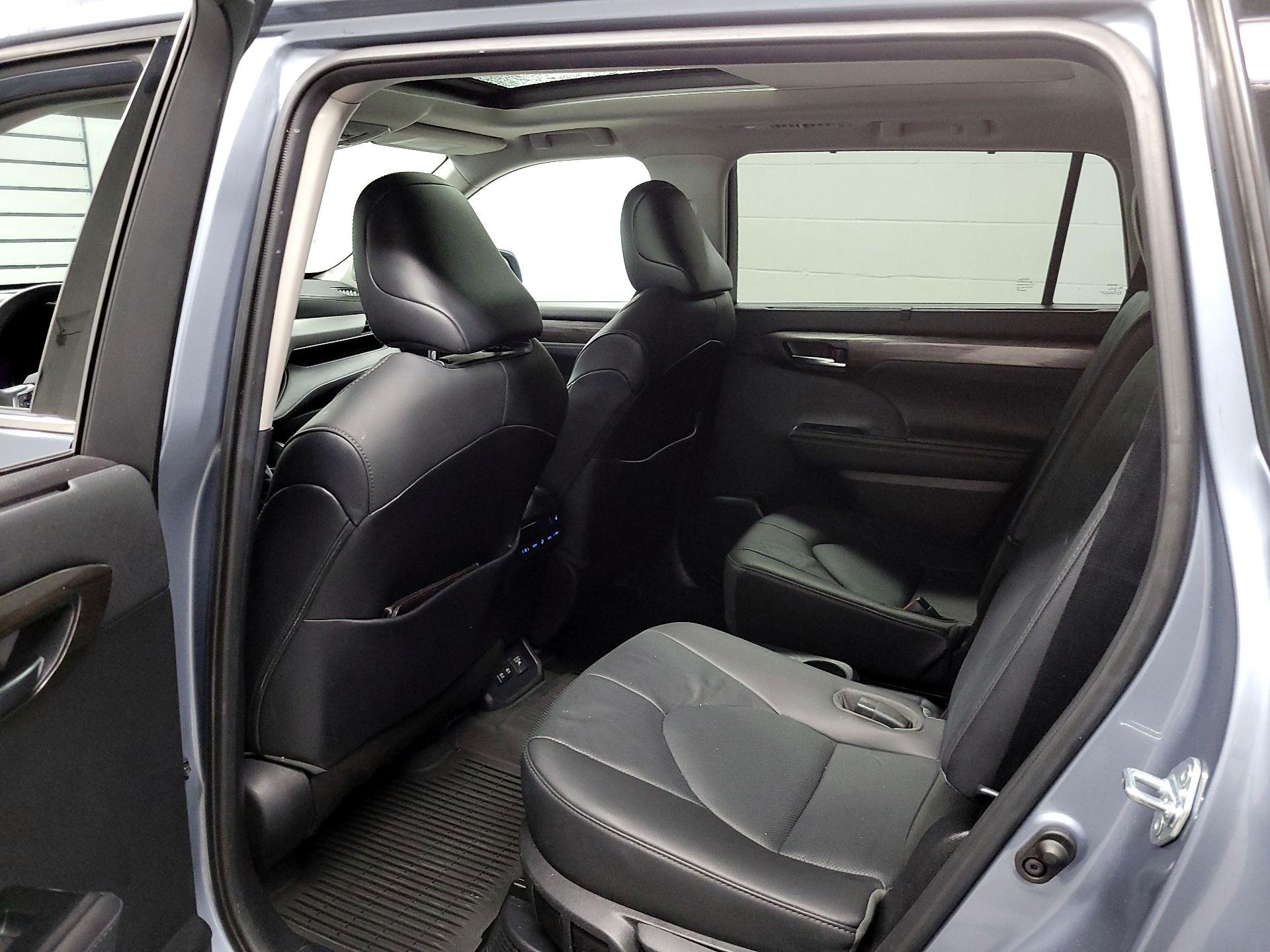 Thumbnail: 2021 Toyota Highlander - 20