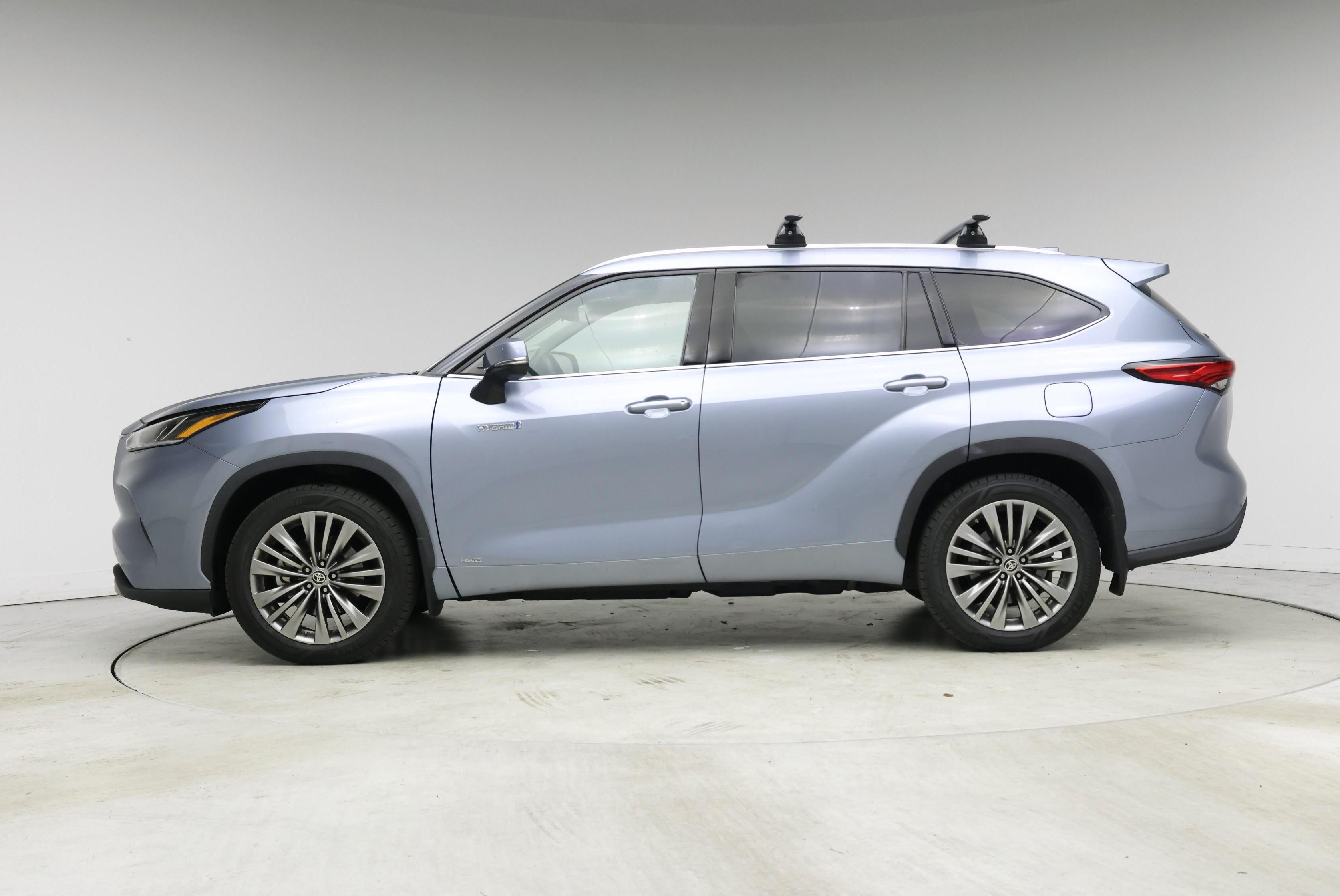 Thumbnail: 2021 Toyota Highlander - 3