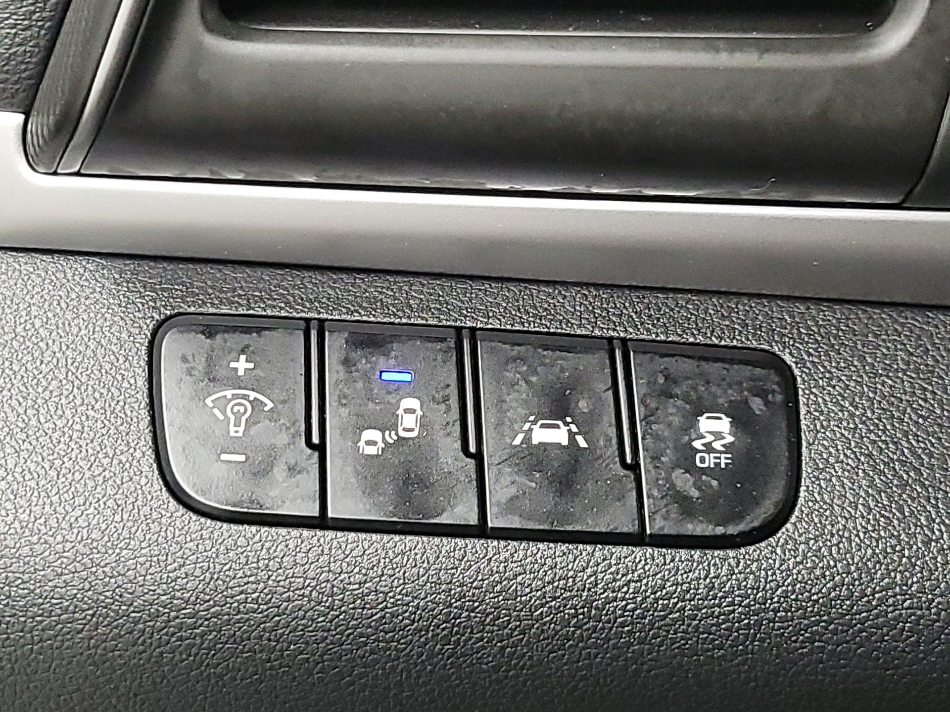 Thumbnail: 2020 Hyundai Elantra - 13