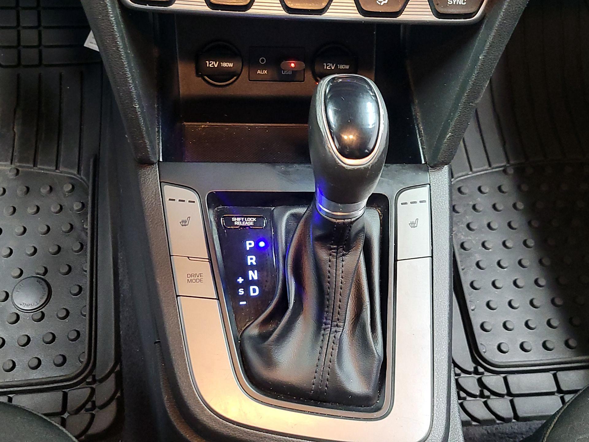 Thumbnail: 2020 Hyundai Elantra - 17