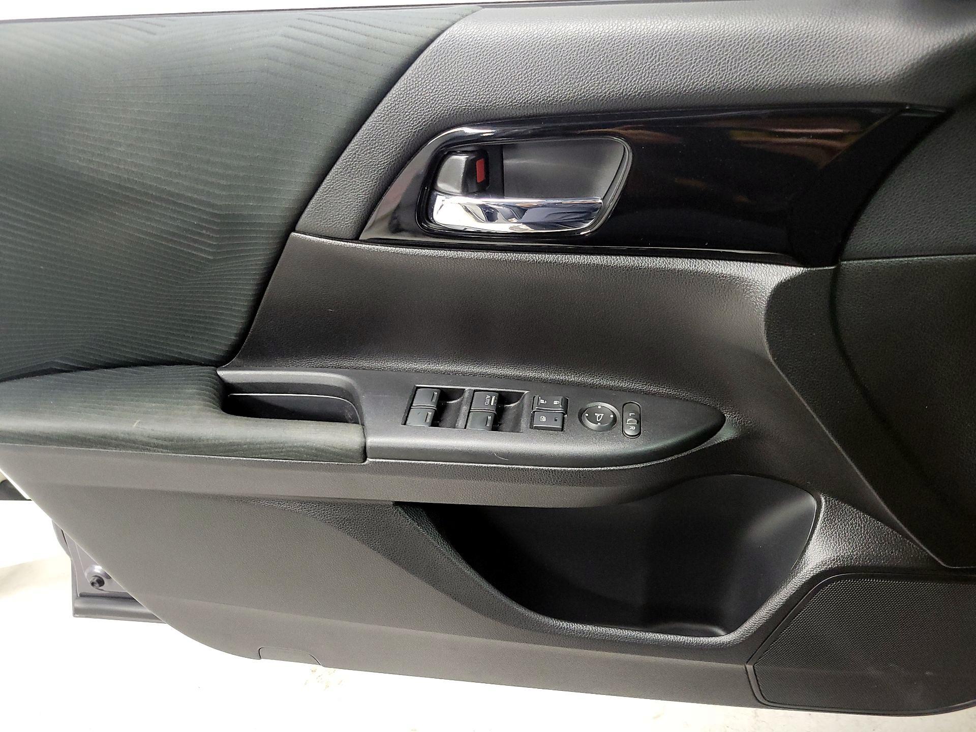 Thumbnail: 2016 Honda Accord - 12