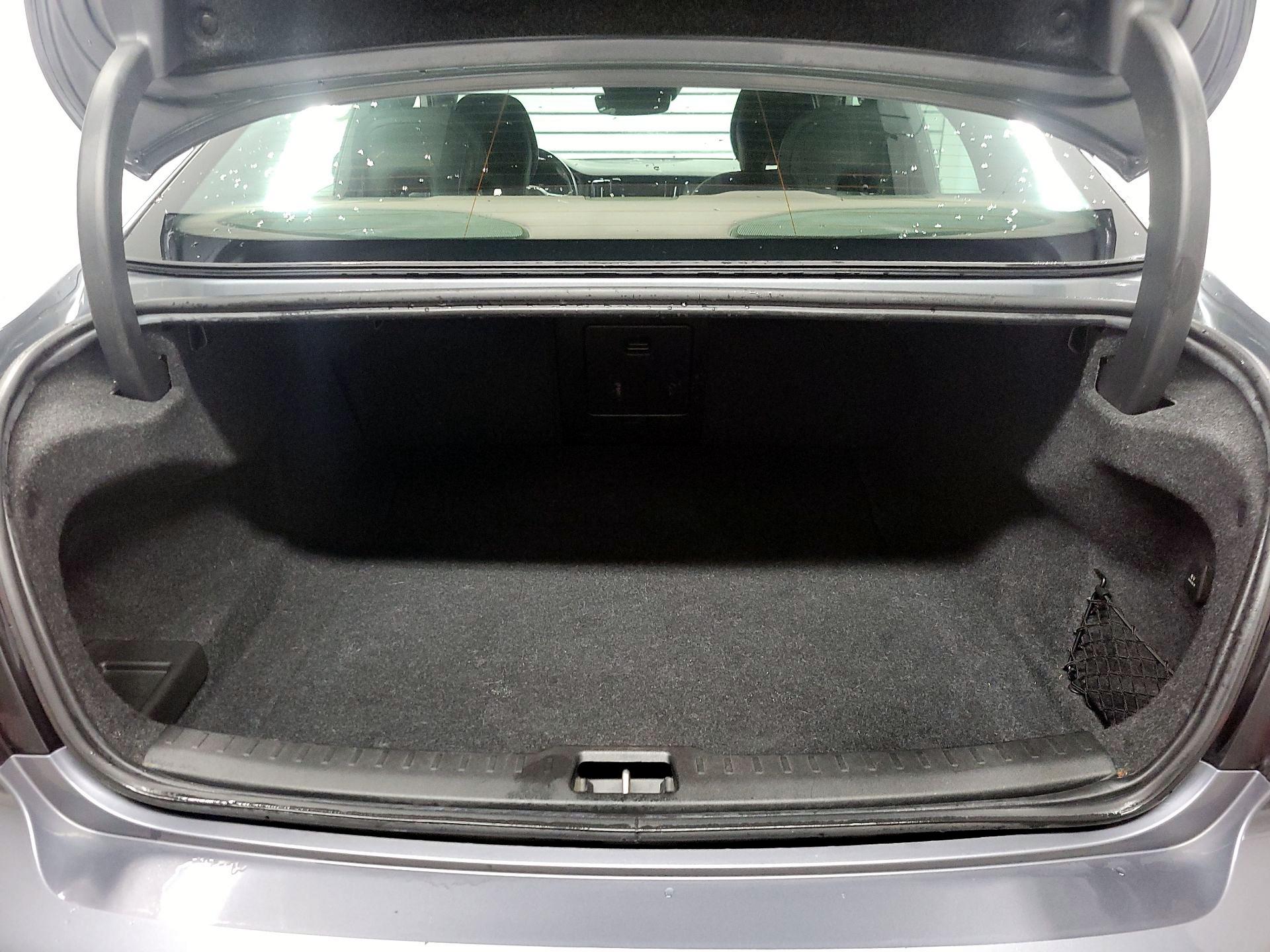 Thumbnail: 2019 Volvo S60 - 18