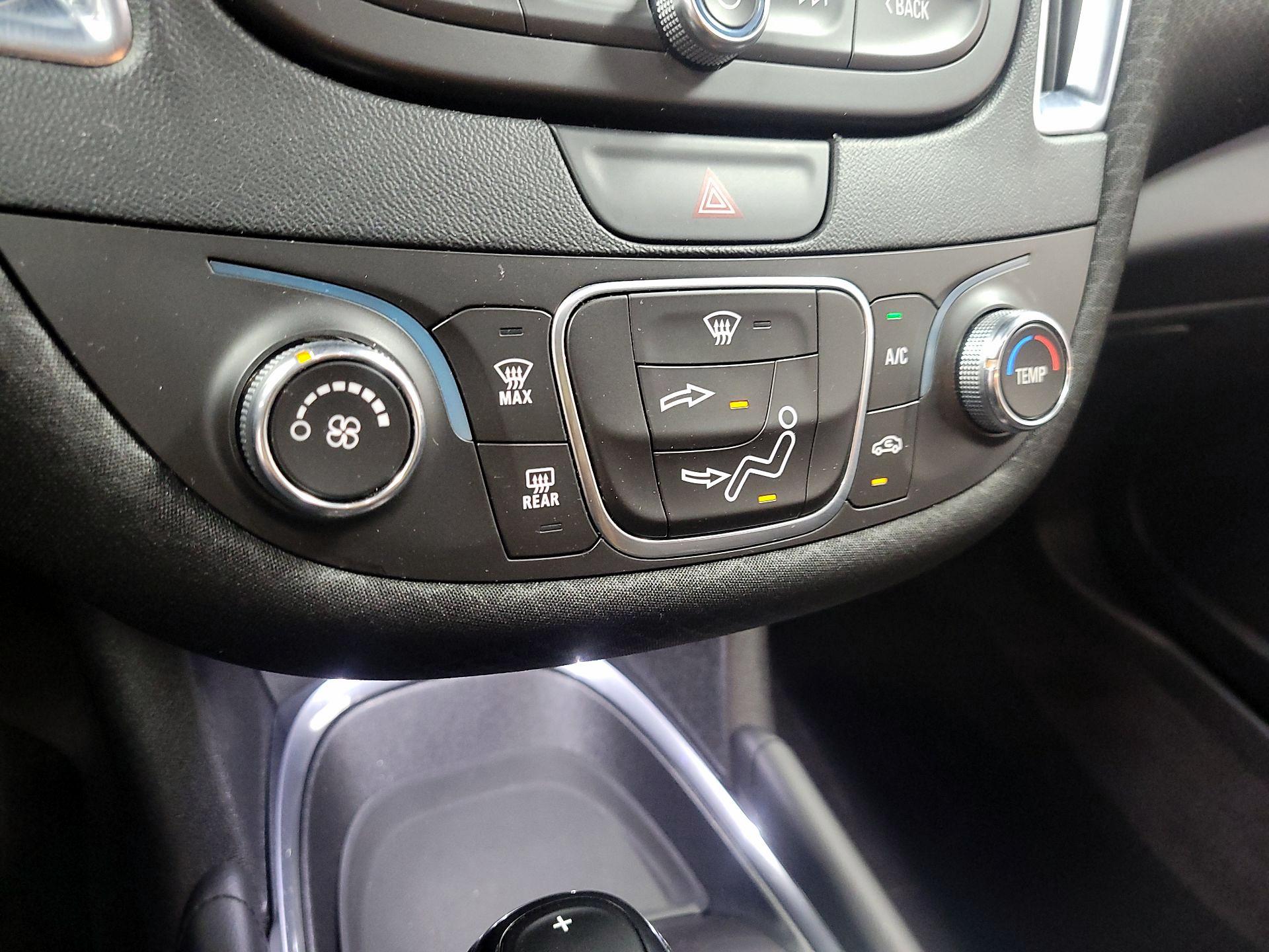 Thumbnail: 2018 Chevrolet Malibu - 14