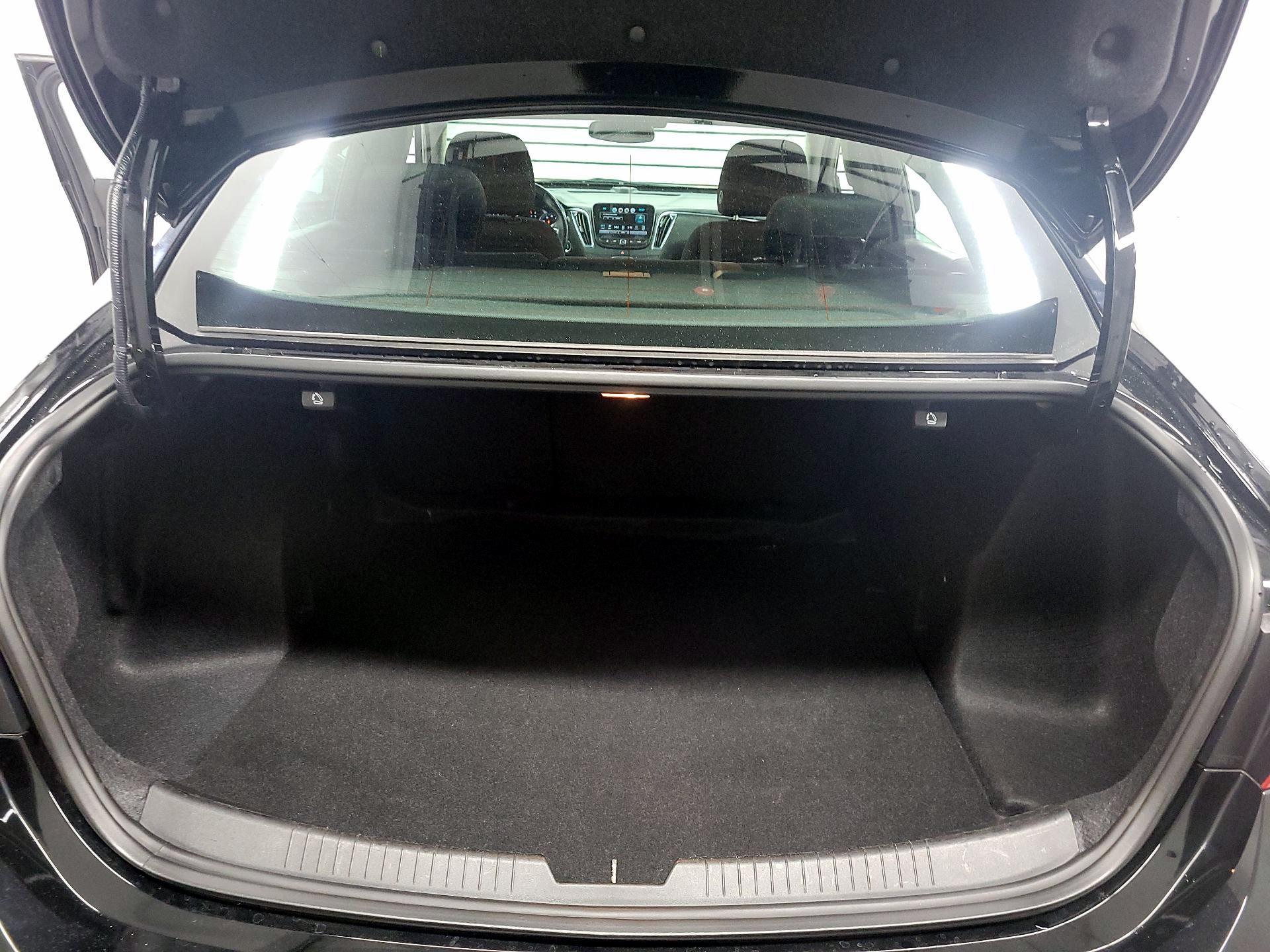 Thumbnail: 2018 Chevrolet Malibu - 17