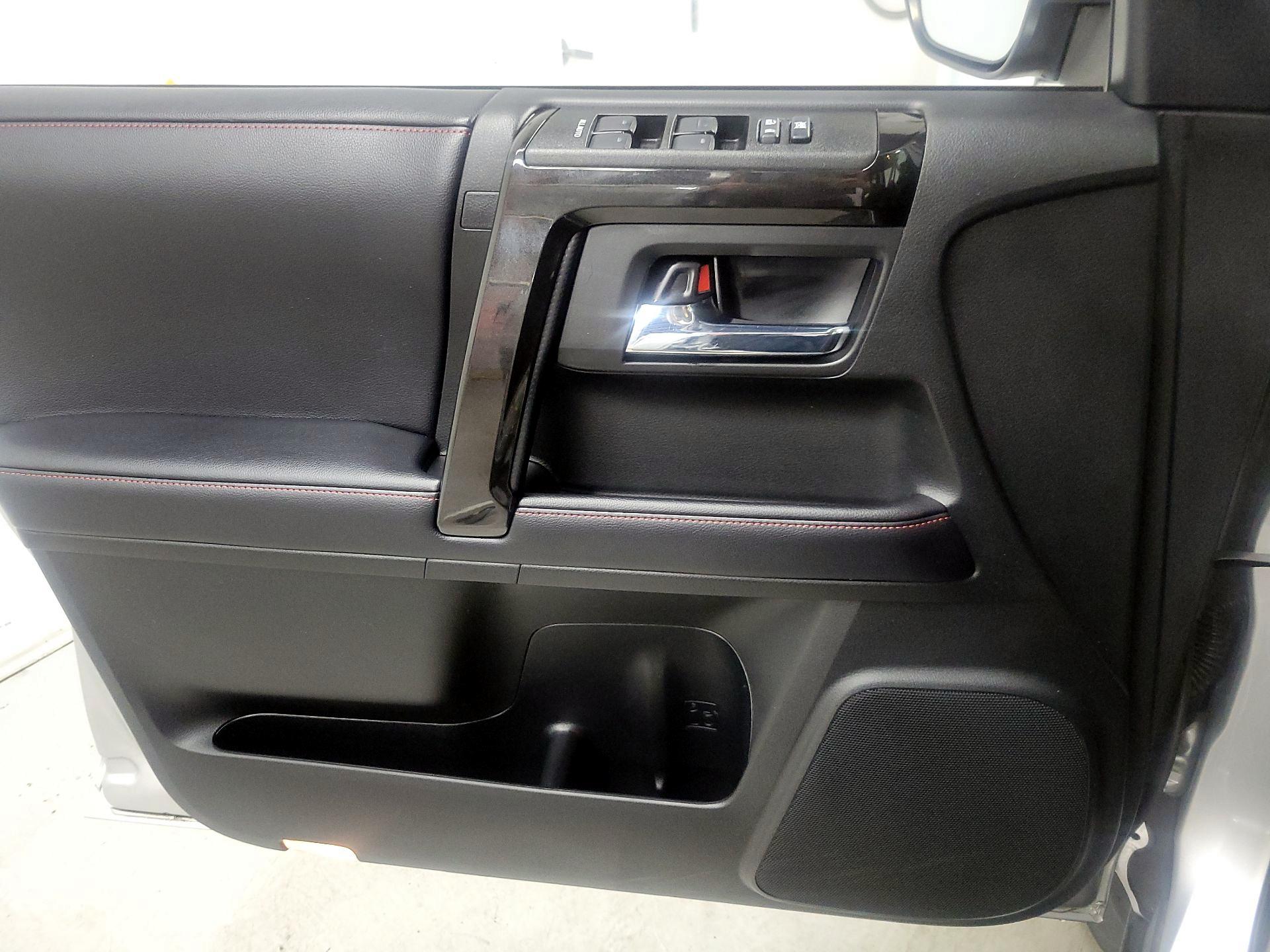 Thumbnail: 2019 Toyota 4Runner - 12