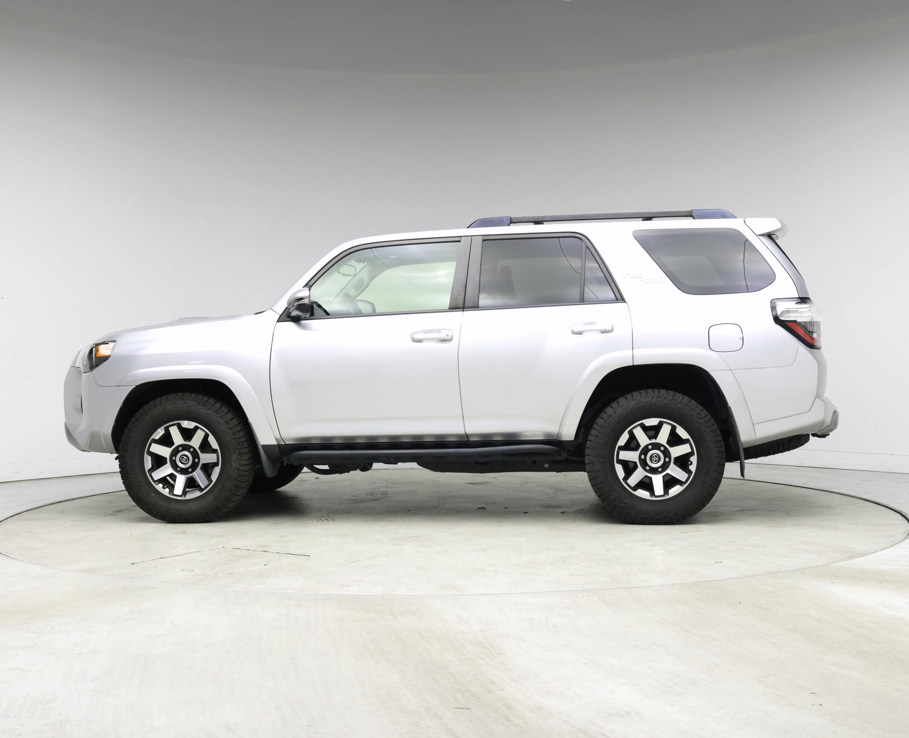 Thumbnail: 2019 Toyota 4Runner - 3