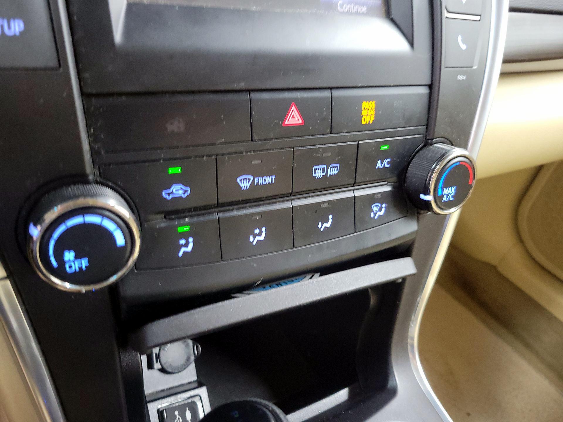 Thumbnail: 2016 Toyota Camry - 14