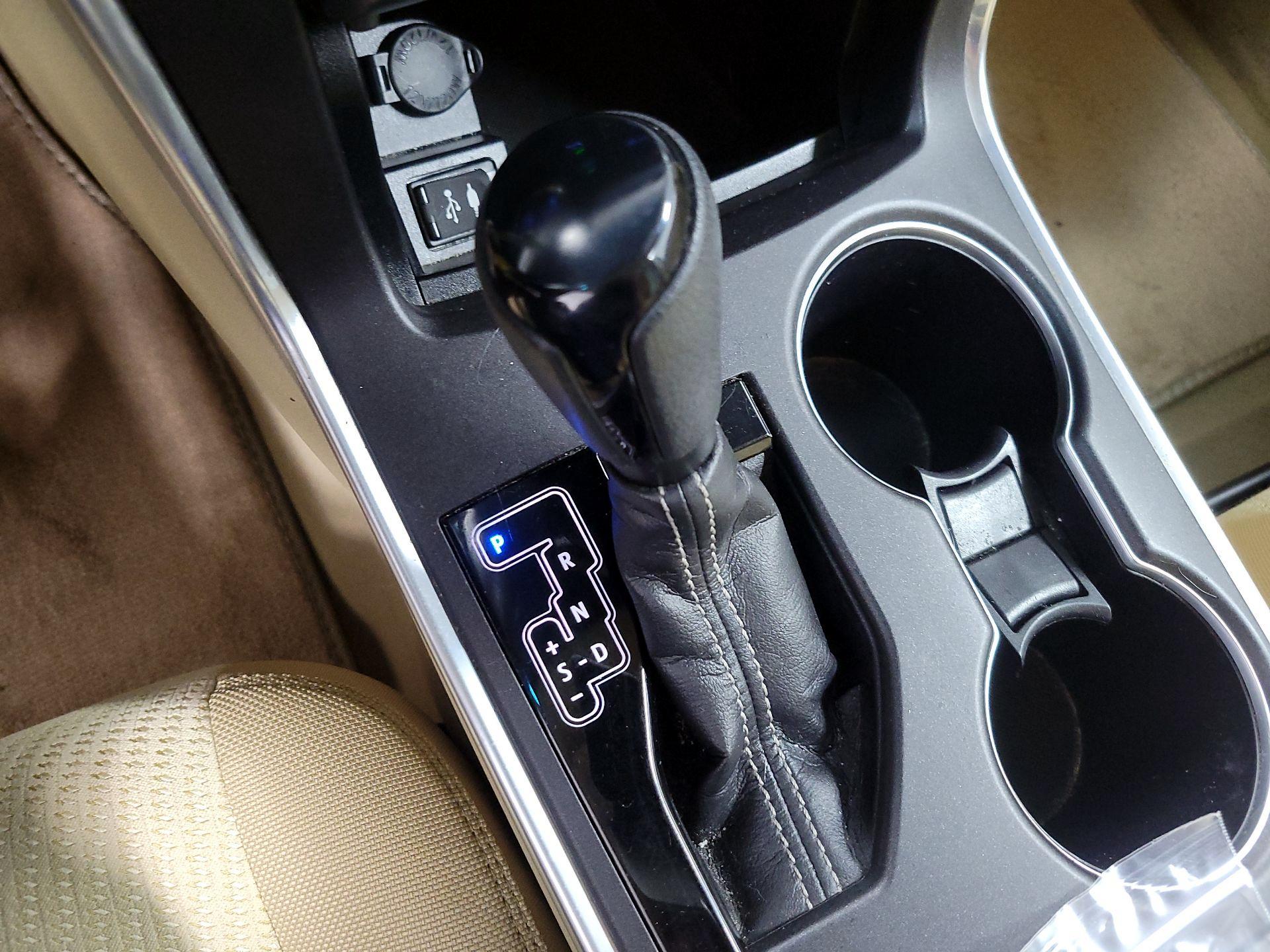 Thumbnail: 2016 Toyota Camry - 15