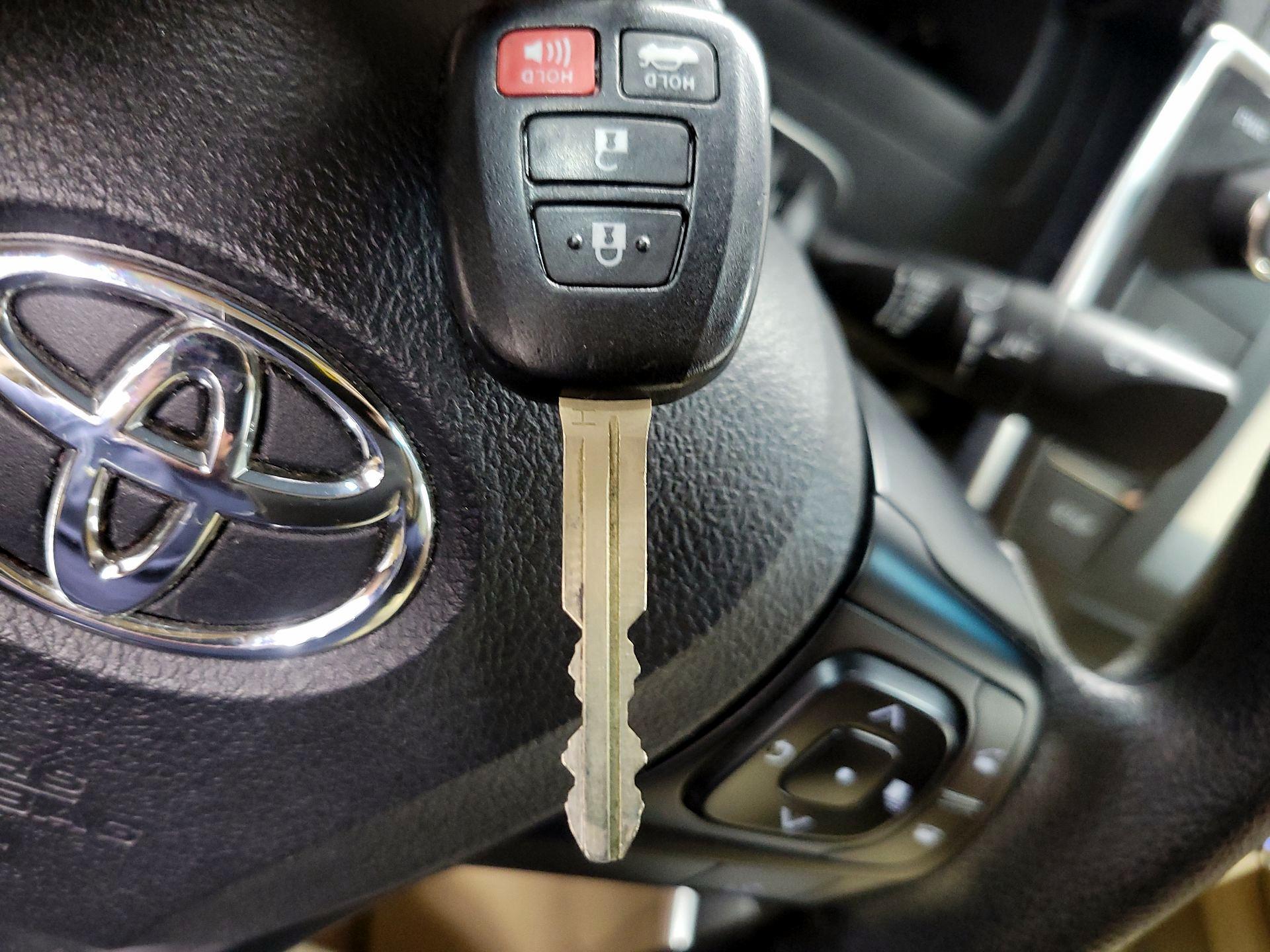 Thumbnail: 2016 Toyota Camry - 19