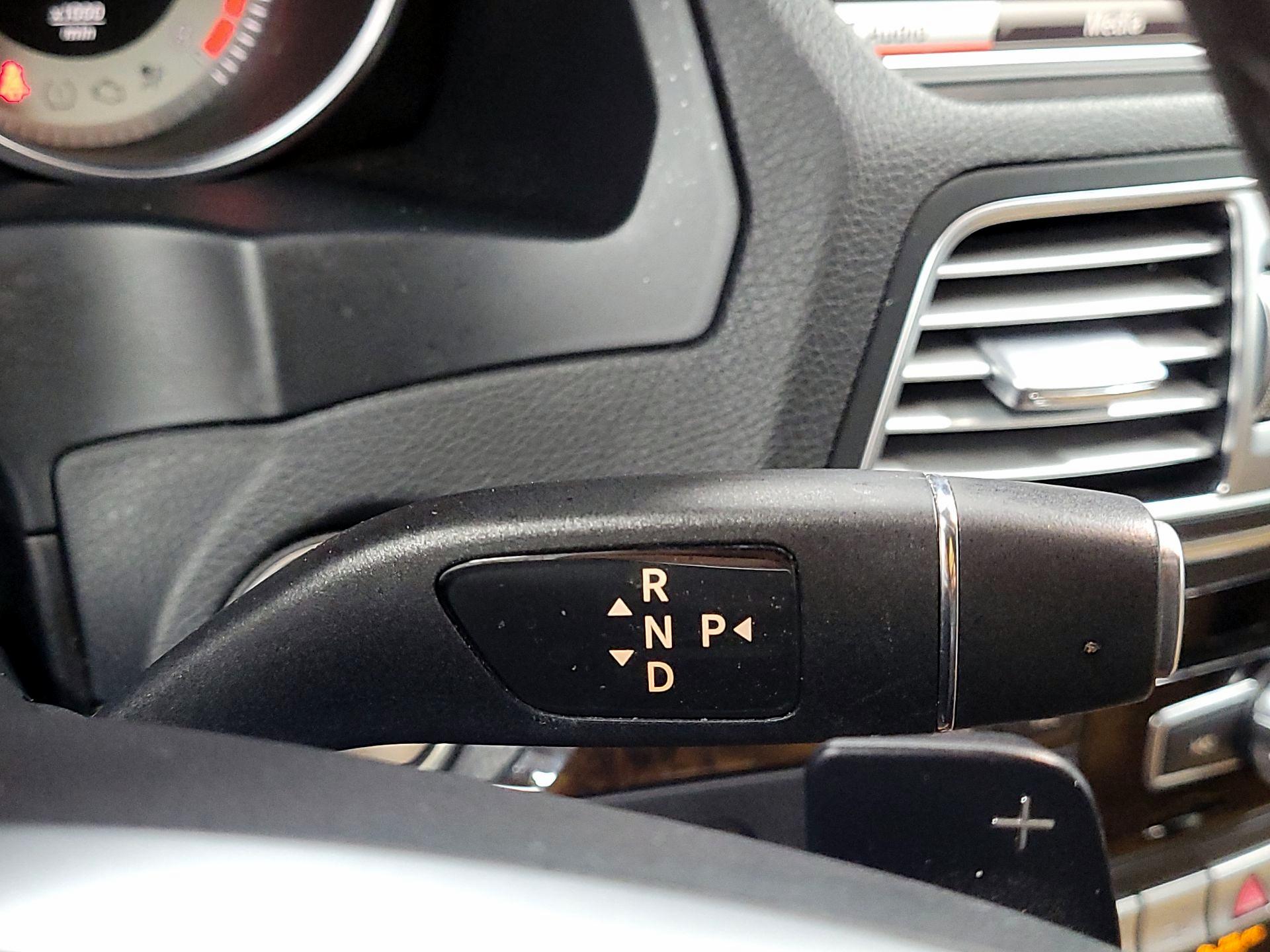 Thumbnail: 2015 Mercedes-Benz E-Class - 16