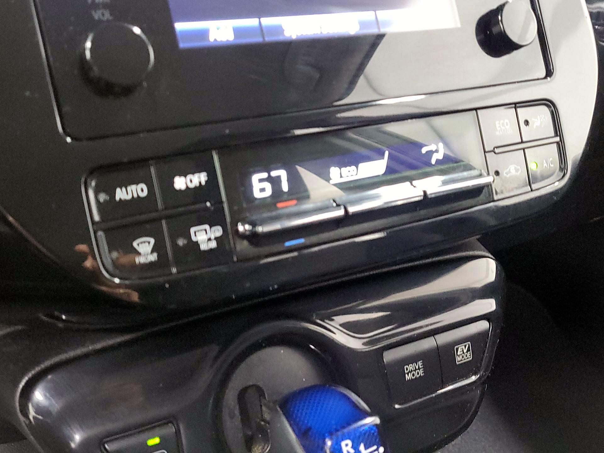 Thumbnail: 2017 Toyota Prius - 15