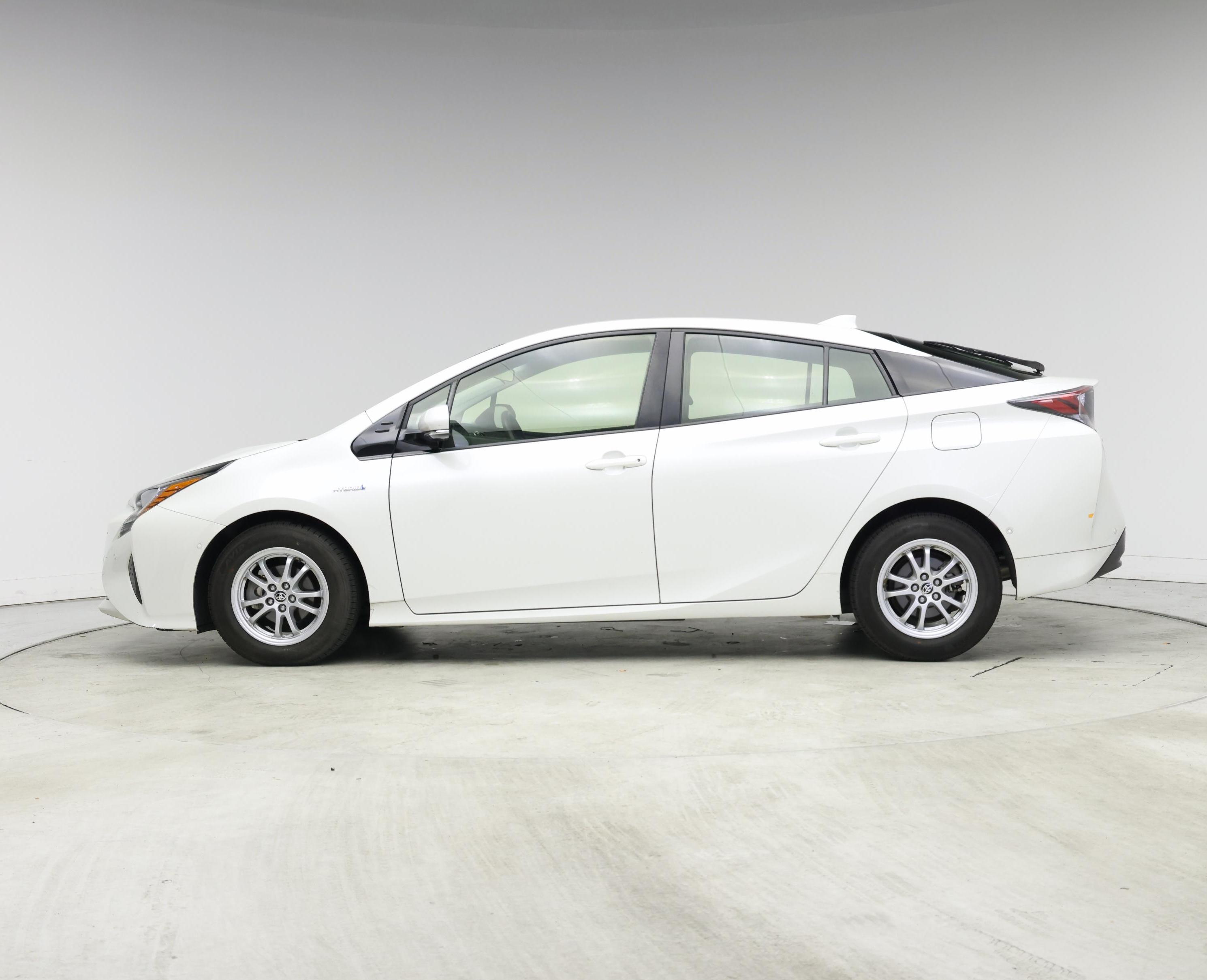 Thumbnail: 2017 Toyota Prius - 3