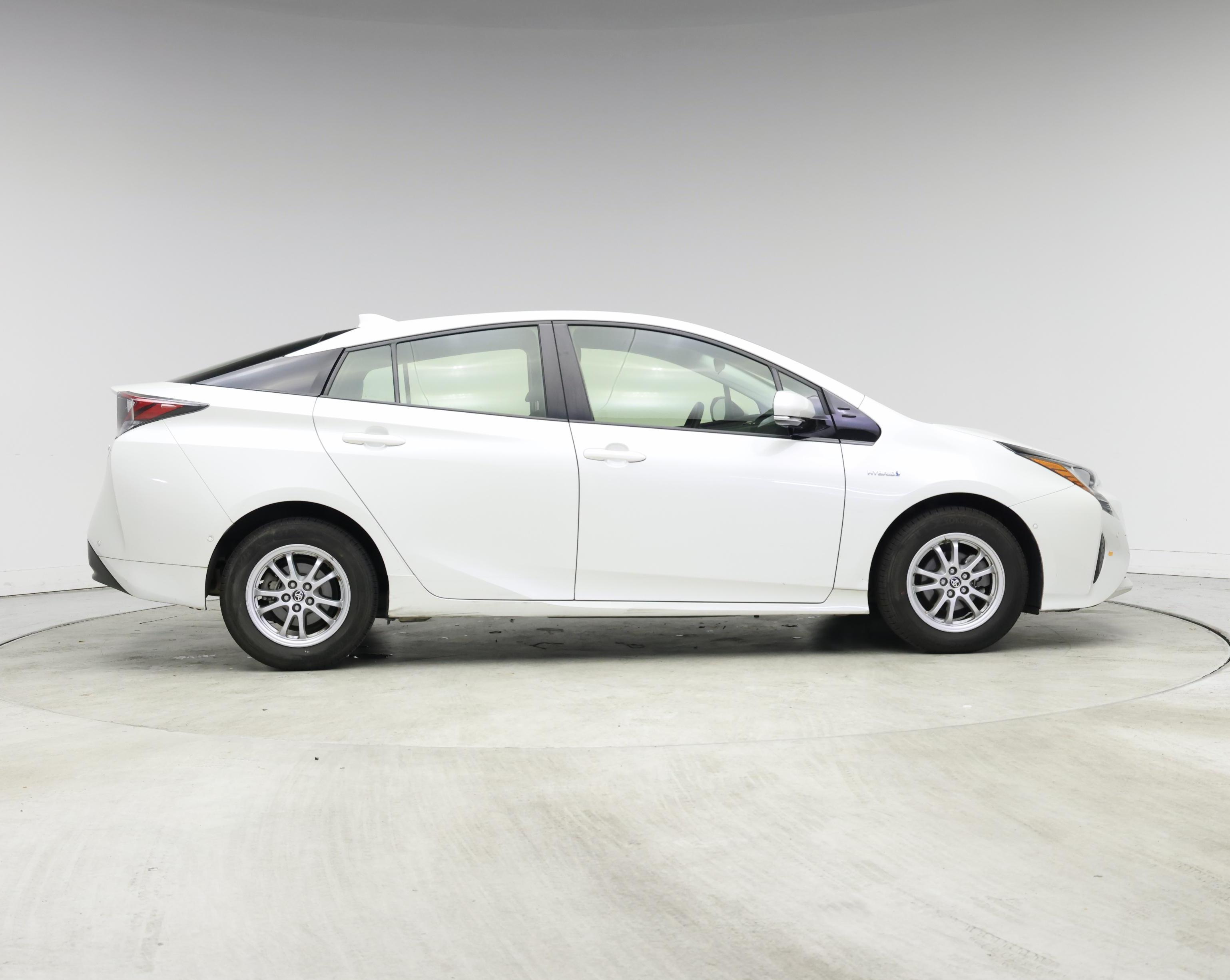 Thumbnail: 2017 Toyota Prius - 7