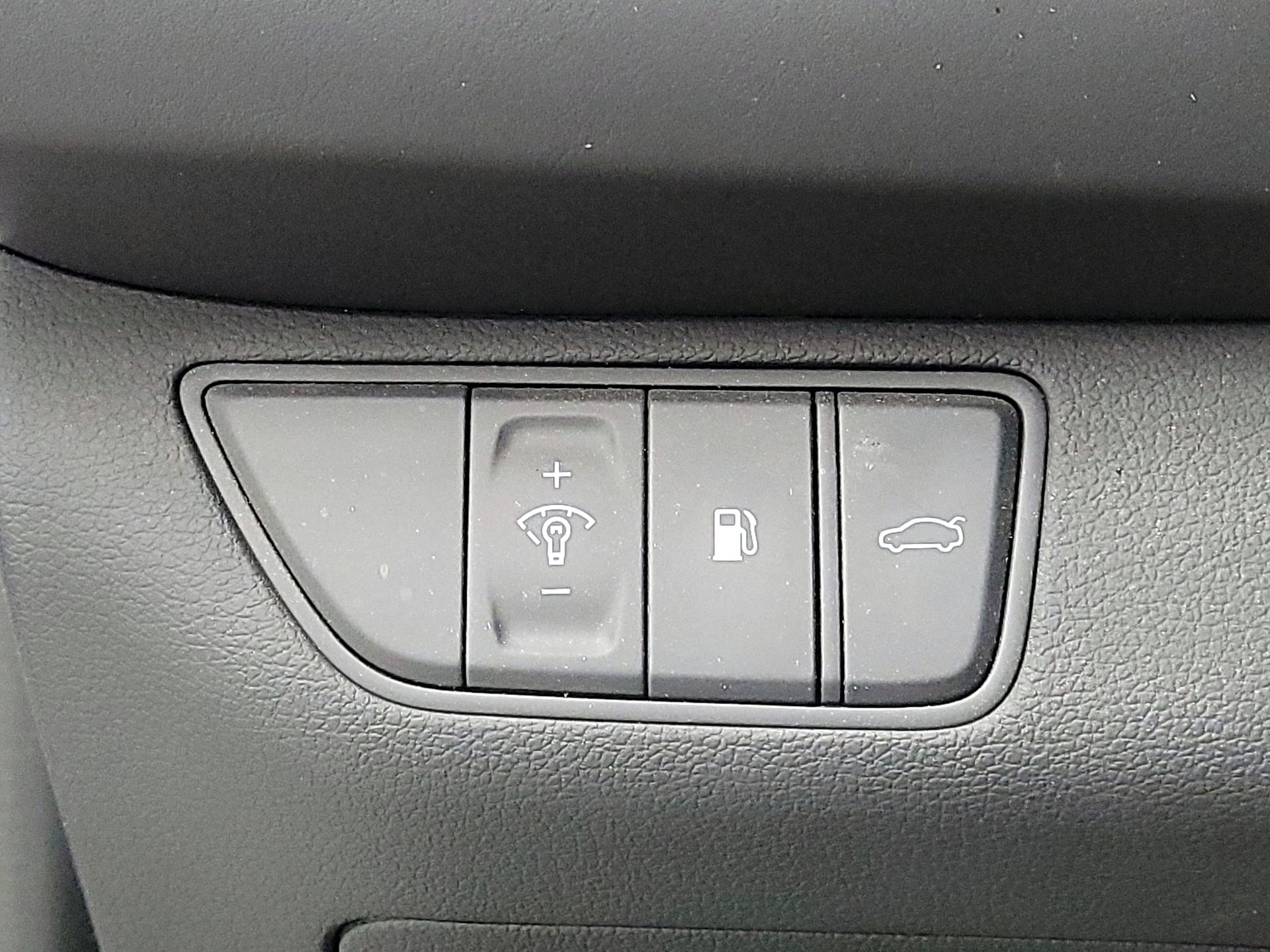 Thumbnail: 2022 Genesis G70 - 13