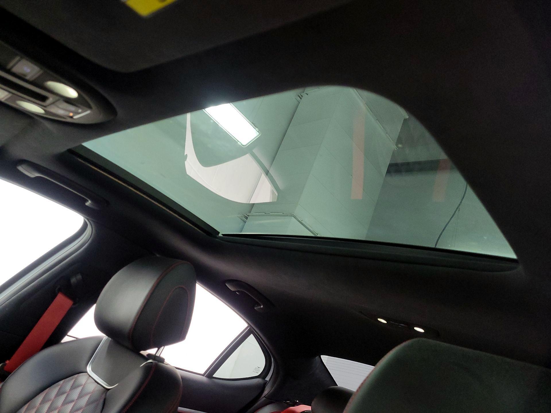 Thumbnail: 2022 Genesis G70 - 19